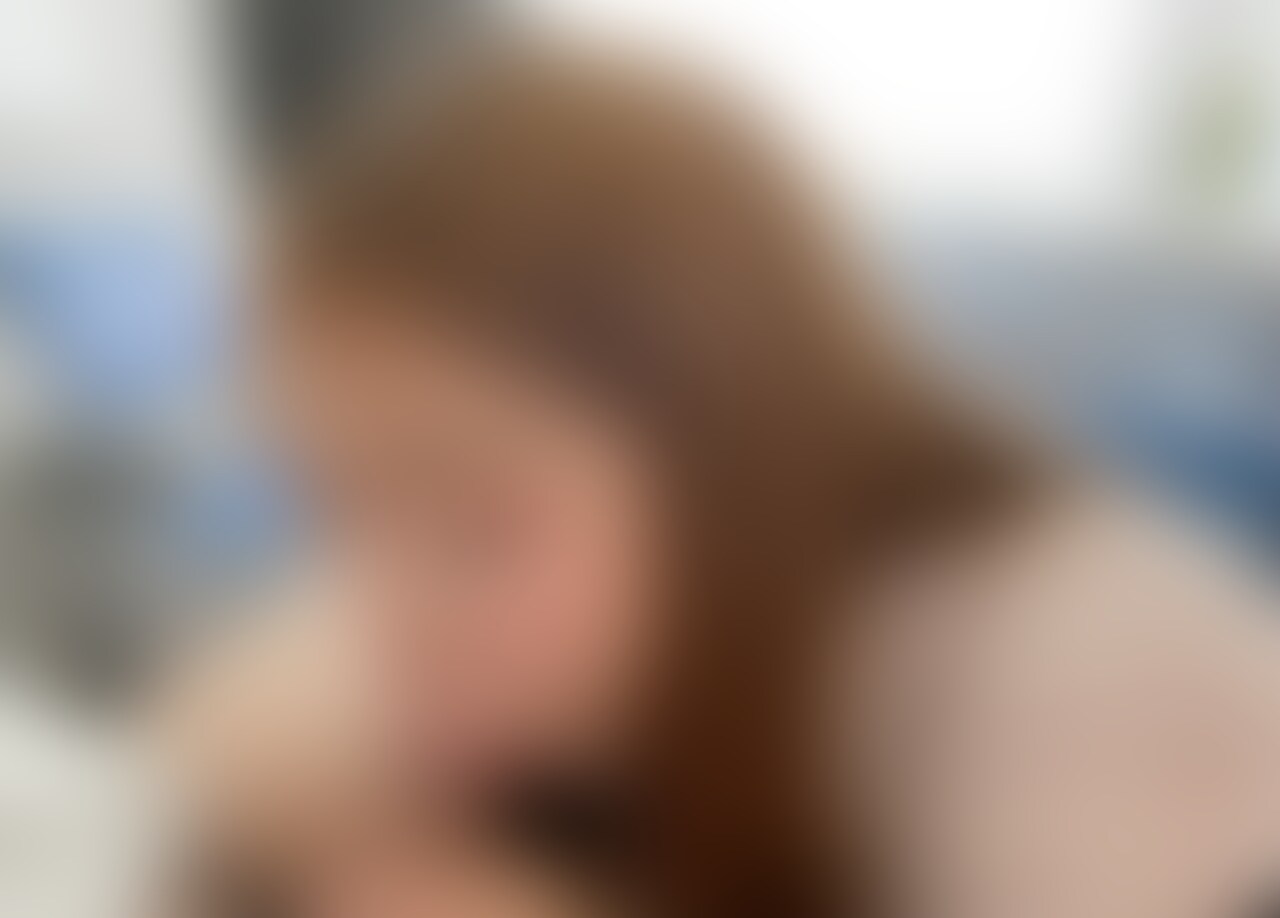 オフィスの会議室で派手なアルバイト女子にこっそりフェラさせる①(まゆ/25歳/事務員) (2/2)