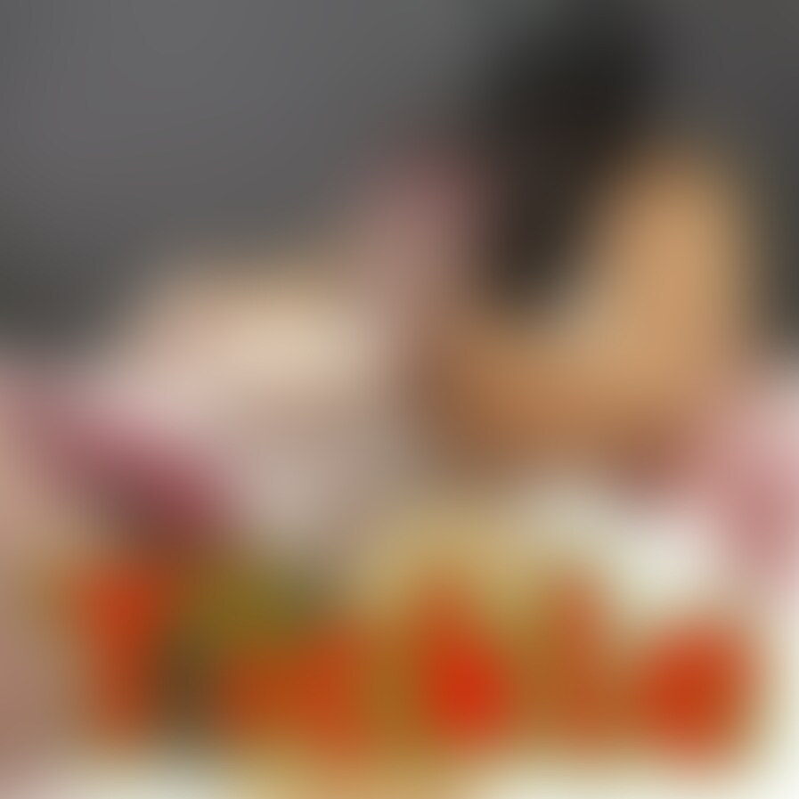★くすぐりに弱すぎる佳奈ちゃんのいちゃこちょ縛り編(^^★3本目★前編☆Kana-chan
最初はまず緩めの縛りから徐々にスイッチ入れ、まずは彼女がよく笑える環境に。
準備が出来たら笑わせにいきます!笑
「見えないんだけどなになにどうなってんのコレ」
「脇やめて?」
「ちょっと脇やめて・・」
「ワキやめてって・・」
「楽しい?」
「脇無理楽しくないっっ!」
「どうするコレ?」
「どうしようも・・っっちょっと脇やめてマジでマジで!」
なかなか逃げられない彼女
「ライオンさんキモイよもう~嫌だ・・」
脇こちょこちょ
「だからもう脇やめろってっ!」
「ちょっとマジ脇やめて・・」
当然お腹も弱い彼女、ほれほれほれっ(´ー`)
「ちょっとライオンさん一回とめて・・」
「だからちょっと・・」
「頑張れ頑張れ(´ー`)」
「ワキやめてって言ったでしょ・・!」
「楽しい?」
「楽しくねーわ」
「じゃあ楽しくなるまでやっちゃお、楽しくなったら終わりだよ」
「なんか離れたいけどくっつくんだけどコレ!」
「もうなにコレ・・!」
「ちょっとやめてやめてマジヤメテ・・!」
くすぐられればくすぐられる程、力が入って抱きつく形になってしまう彼女。
なんとか抜けようとライオンさんに色仕掛けを施す彼女。
当然ライオンさんに色仕掛けは効かないのでこちょこちょは止まらず(´ー`)笑
「やだやだやだやだっ」
「やだやだもうー!」
「いやーっ!」
「ほんともうやめて・・・っっ」
「やだライオンさんやめてマジで・・っっ」
「ちょっともう無理マジマジ無理ー・・っっ」
ほれほれほれほれ~(´ー`)♪
「もうやめてーっ!っっっ」
「ちょっと今日はしつこいよ(´ー`)」
体を起こそうとするも起き上がれない彼女
「嫌だもう嫌だもうっ・・」
「ヒッヒッヒッヒ(´ー`)♪」
「逃げる~っっ逃げるぅぅっ」
ゴソゴソと手錠を外そうとする彼女。
「ライオンさんからは逃げられないよ」
「もうやめて・・っっ」
もうやめたいのにくすぐられ笑わされてしまう彼女・・・。
とにかく弱すぎてくすぐり甲斐がありすぎて、彼女の笑い声を聞いているだけでこちらも釣られて笑ってしまいます。
僕も彼女にはついやりすぎてしまう・・(^^;
続きはぜひ動画でご覧ください~(^^
★出来る限り良い状態で皆様にご覧頂けるように、撮影や編集等、かなり時間をかけて作っています!
転載・転売などを発見された方はご連絡頂けますと大変有難いです!(^^
★☆彡動画詳細-------------
・前編ファイルサイズ 約1.19GB
・形式 MP4
・本編時間 【 前編約19分・後編約24分 】
・解像度 1920×1080(フルHD)
・コーデック H.264
・総ビットレート 約8mbps
・出来る限り高画質でご覧頂きたいと思っておりますが、
複数のカメラで撮影をしている為カメラの性能により画質に差があります。
★☆彡-------------------
☆彡★☆彡★☆彡★☆彡★☆彡★☆彡★☆彡
【違法アップロードは禁止です、10年以下の懲役、1000万円以下の罰金刑となります】女の子の為にも、必ず警察署に〇〇届を提出します、本動画はその他の類似行為等も全て禁止ですので、皆様個人個人でお楽しみ頂けましたら幸いです!m(__)m
☆彡★☆彡★☆彡★☆彡★☆彡★☆彡★☆彡
Illegal upload is a crime.
Immediately call the police.
-----------------
-----------------
------------------------
本映像の著作権は製作者に帰属します。
女性は○○○以上であることをきちんと確認しています。
女性の方の同意の上で撮影し、販売の同意も得ています。
映像送信型性風俗特殊営業届出済みです。
やむを得ない事情等により削除する場合もあるかもしれませんので、お早めにダウンロードくださいませ。
------------------------ (2/2)