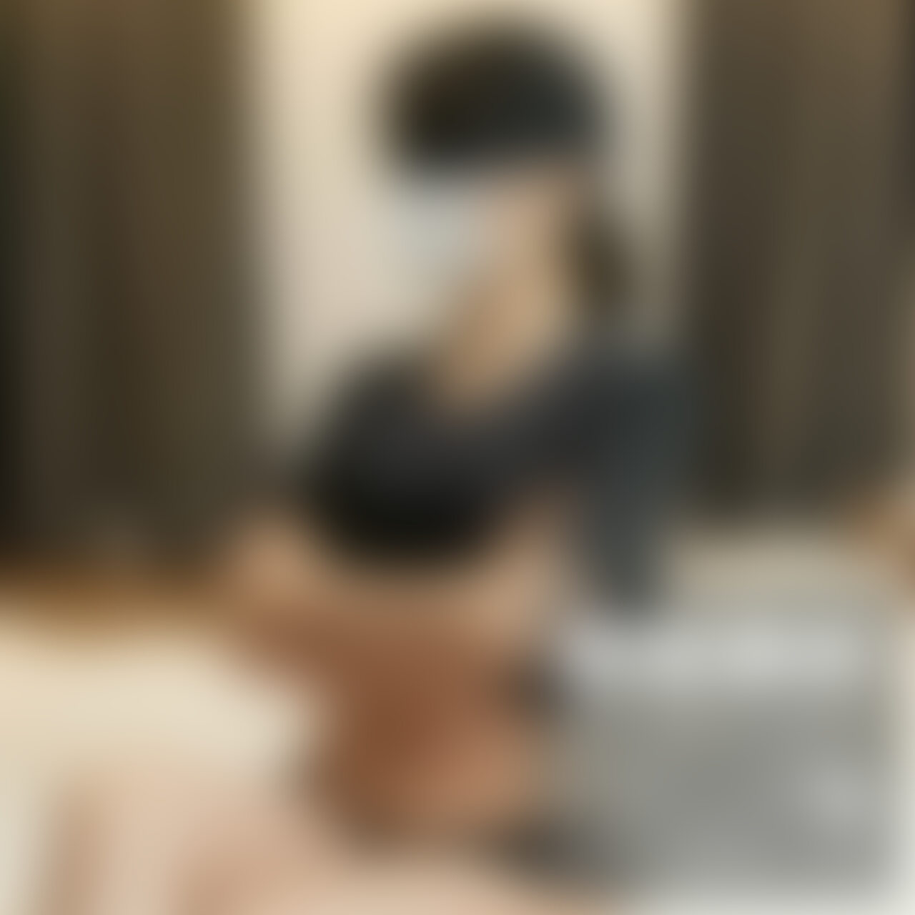 プラチナプラン加入者限定動画060
2024年4月27日配信

こちらの動画の閲覧期限は2024年6月26日までです。

天井方向からの視点です。（3本目／全8視点中）

元祖覆面講師ファンの皆様、大変長らくお待たせしました。彼女の復活をどれだけ多くの人が心待ちにしたことでしょう…。あれから時が経ち、カメラや照明技術もグレードアップして今回元祖覆面講師・リマスターとして再登場です。
既にメンエス業界から離れているものの、その技術はさながら当時と変わりません。「メンエスを真面目に学びたい」人に向けた丁寧な解説付きで、あらゆる美しい所作が見どころです。フェザータッチの方法やオイルの塗り方、またお客様への配慮などあらゆる観点でプロの技術をご堪能いただける作品となりました。

主な流れは以下のとおりです。

・下半身〜背面オイルマッサージ
・四つん這い施術
・フェザータッチの解説
・前面添い寝マッサージ
・正座対面、背中お尻フェザータッチ
・抱きかかえ乳首刺激など・・・
・施術が一旦終了した後、約10分間の特別映像

詳細は本編にてご覧ください。

今作は単品販売でもお求めやすい6800円で販売しますが、施術終了後の特別映像（３視点）は本単品販売に含まず、プラチナプランのみでご覧いただけます。
GW終了後の単品販売価格（20,000円）に戻った後の単品販売については特別映像（３視点）のダウンロードが含まれます。
上記、ご注意ください。

6800円での購入をご希望の方は以下の投稿からお買い求めください
https://myfans.jp/posts/81e8c579-6fde-4cd7-9a3e-5a54502197a2
-------------
※プラチナプランの皆様には2024年5月1日に全８視点の動画をデータ配信にてプレゼントします
-------------
本作品は、配信時点でプラン加入している方がご覧いただけます。
※送付するデータはPCでの閲覧を前提としております
-------------
なお、配信時点でプラチナプラン加入している方がご覧いただけます。
配信終了後はプラチナバックナンバープランでご覧いただけます。
------------- (2/2)