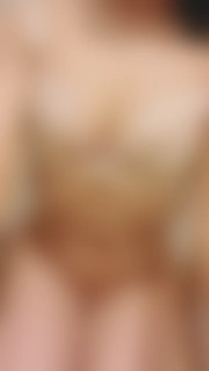 ヒナ🐥(パイパン女子大生のおしっこ🐤)「今日のヒナの下着🥰 おしっこ中です😅 おしっこ中です😅」の投稿サムネイル