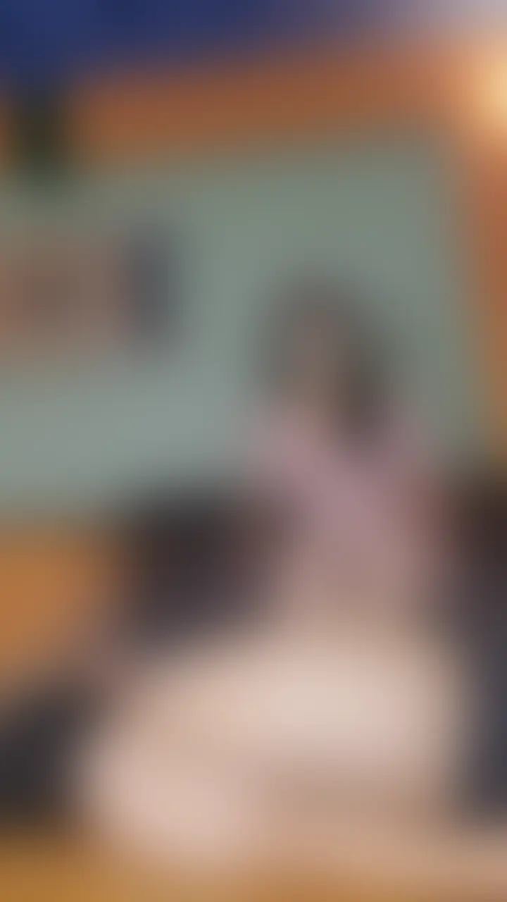 みのり様の踏みつけです。
※本編顔出し
女子大生のみのり様が目の前のM男を
踏みつけたり乗っかったりして遊びます。
ほんわかした雰囲気とM男で遊ぶギャップに
大興奮です。
※2アングル分の動画です (2/2)
