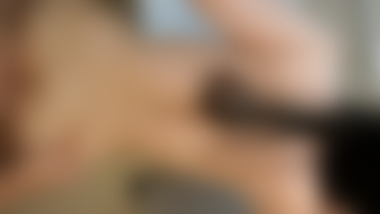 【大量中出し】お風呂上りに突撃してフェラしてみたら……

この動画は超濃密えちえちコース限定動画2本目です…🫶🫶

今回はお風呂上りに突撃してみました...💕

石鹸の香りがする温かいおちんちんが可愛かったです🥰🥰

フェラしてたら余計ムラムラしちゃって舐めながらおなしちゃいました...💦💦
おちんちんがさらにどんどん固くなって、その場で後ろから入れられちゃいました🫣

私も大学にいるときからすごくむらむらしてたので簡単に奥まで入っちゃってすぐイっちゃいました...💦

そのまま立バックでたくさん突かれて何回もイっちゃって
洗面台の鏡越しに撮影されたり乳首も責められて、すごく恥ずかしくて興奮しちゃいました……💕💕

突かれて揺れるお尻のお肉と鏡越しで揺れるおっぱいがめちゃえっちです🫶🫶

今回も最後は熱い精子をたっくさん中に出されちゃいました……💦💦

垂れてくる精子で最後オナニーでイっちゃいました…🥰

今日もかのんと一緒に気持ちよくなってほしいです💕 (2/2)
