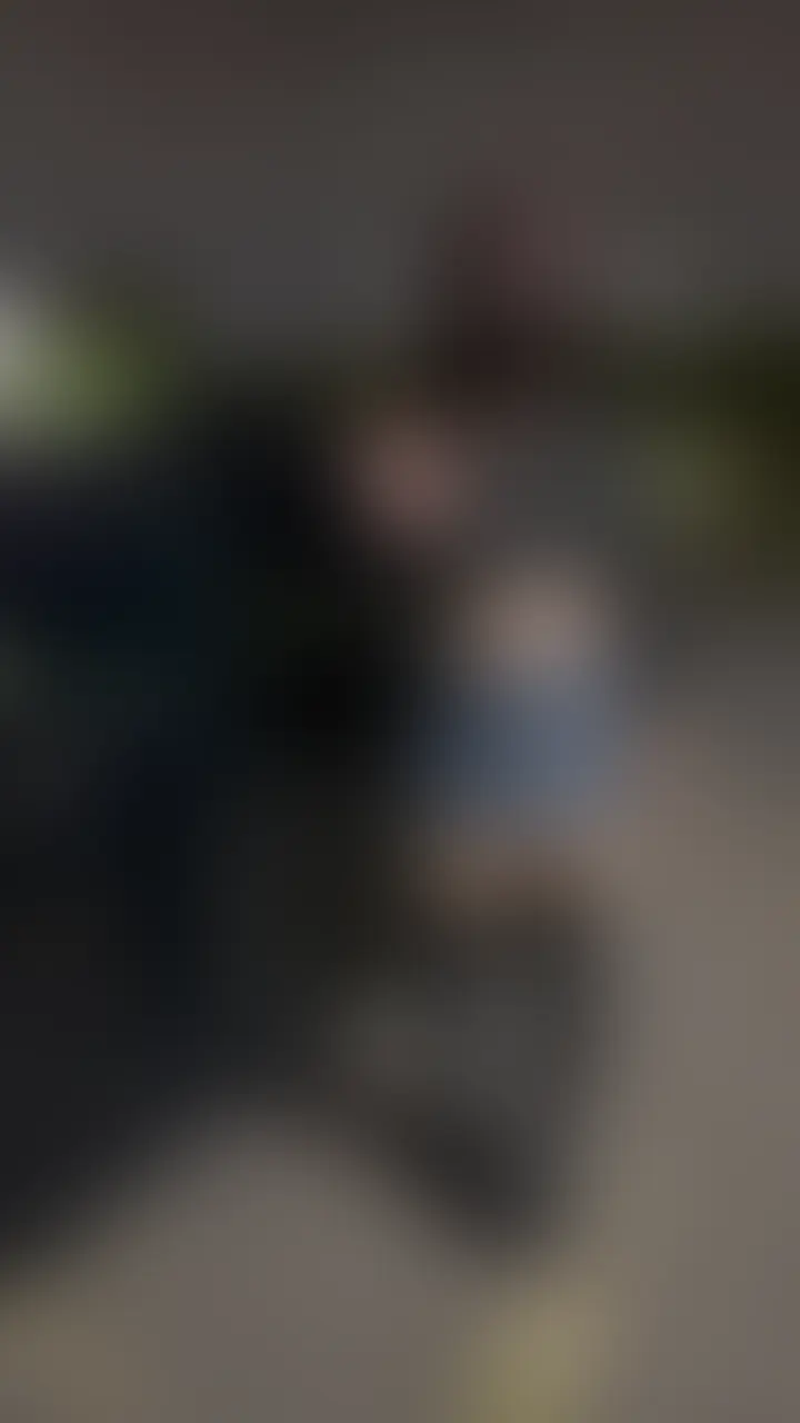 【露出散歩】公園から大通りへ…街灯に照らされ晒す変態女装オナニー sample 1