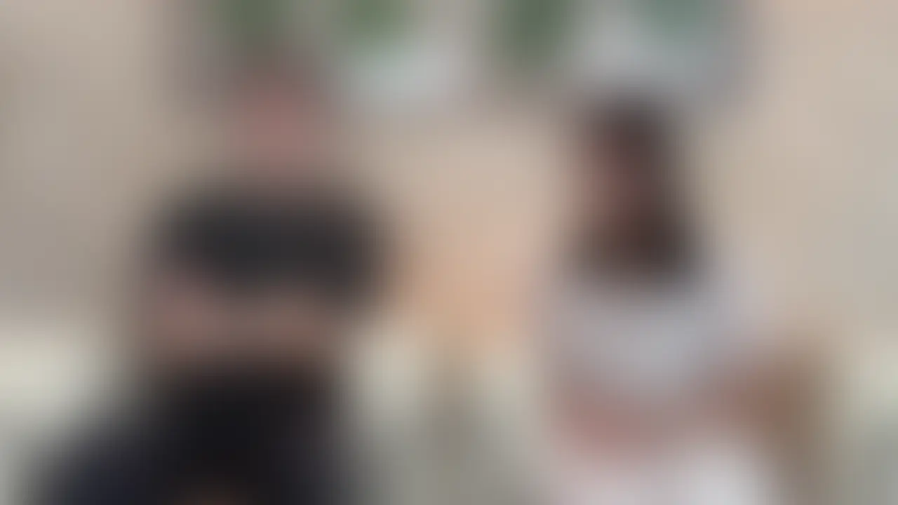 『笑顔が可愛くて性格も良さそうな黒髪清楚系なのにケツデカい巨尻女子大生ちゃんとコスプレ密会』
笑顔・性格◎な女子大生ちゃん。
会話シーンの言葉遣いや話し方を見るだけで「いい子さ」が伝わると思います。言葉遣いも話し方も丁寧で、友達からは「品がある」と言われるんだとか。
普段は普通の看護系の女子大生で、バイトを3つ掛け持ちしてるかなりのバイターです。
こんないい子だから彼氏がいると思いきや今はいなくて半年前に別れたそうです。しかも付き合ってる時にエッチはしなかったというのが衝撃。
話を聞いていくと、エッチで気持ちいいと感じたことがなくて、指やちんちんが膣に入る感覚が苦手なので、彼氏から「エッチしたい」と言われても上手く逃げていたというのです。
そんなエッチが苦手な女子大生ちゃんが、おもちゃのクリ責めに気持ちよさを覚えたり、ローションを使って頑張ってご奉仕してる姿が愛おしいのでぜひご覧ください。 (2/2)