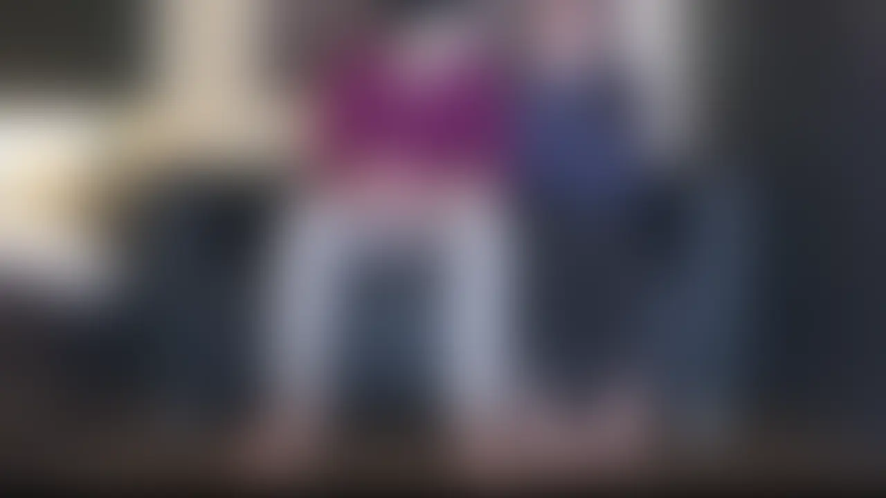 【風俗体験動画】乳首責め専門店で挑む「超特濃・乳首責め開発」。ピンポイントで弱点を爆撃され、限界を超えた快感に理性をへし折られる悶絶射精🩷
【※完全合意の上で撮影・投稿された作品です※】
本作品は、出演する男女全員が20歳以上の成人であることを確認済みであり、事前の打ち合わせに基づき、完全な合意・出演許可を得て撮影・投稿を行っております。
今回のガチ検証は、男の身体に眠るドMな感度を限界まで呼び覚ます、タブー度MAXの「乳首責め専門店×感度覚醒」。
ドアを開けた瞬間に待っていたのは、こちらの感度を弄ぶ気満々の妖艶な美女。
「お兄ちゃんのここ、どれくらい敏感なのかな……?声が出なくなるまで、いっぱい可愛がってあげるね……っ」🍓
カメラを目の前に突きつけられても一切怯むことなく、むしろ楽しそうな笑みを浮かべながら、プロの指先と舌使いで僕の弱点をピンポイントで攻め立ててくる生々しいグラデーション。
衣服が擦れる音と、彼女の容赦ない言葉責めが静かな密室に響き渡ります📸 (2/2)