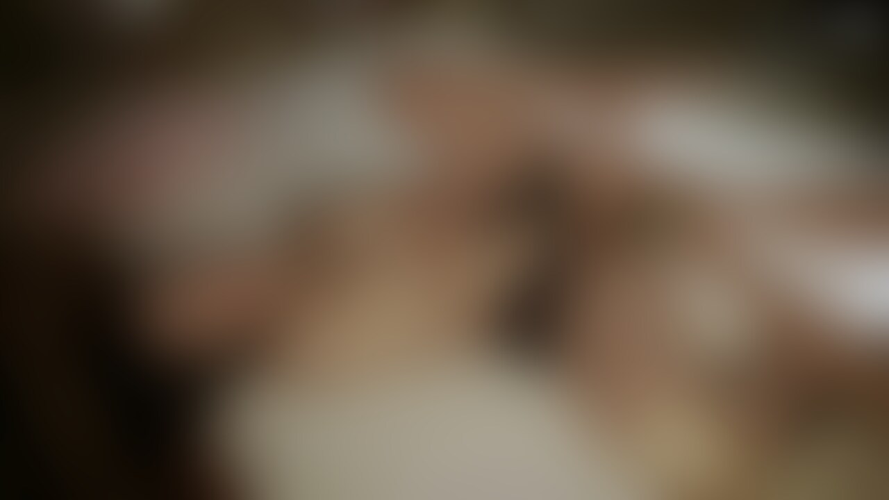 中出し後おまんこに電マ挿入!かりが大きすぎて精子があふれるが、極太きゅうりを更にダブル挿入。 (2/2)