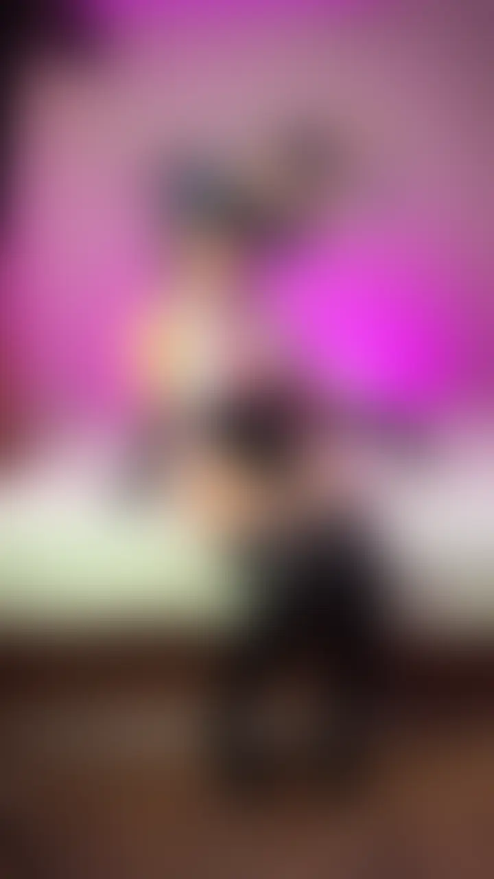 ハイレグTバックポリス_動画②
今回もハイレグTバックポリスの動画です🥰
今日は更にオイルをたっぷり使って撮影してみました💕
他撮りなので、いつもより超接写なシーンが盛り沢山です❣️
ハイレグに締め付けられてむちっとしているお尻や太腿をご覧ください🍑✨ (2/2)