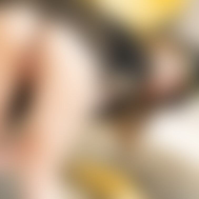 お尻がエロ過ぎる元キャバ嬢の若妻さん…思わず後ろからズッポリ!ボリューム満点の乳にチ○ポに飢えた濡れマ○コに生ハメて…真っ昼間から即イキ絶叫中!!
「生チ○ポヤバい!!あぁぁイクっー!(((;゜Д゜))))」
美形な人妻さんが日曜日の真っ昼間に…子を旦那に預け短時間AVのバイトに!
元キャバ嬢というだけあって、髪型から雰囲気までお色気プンプンの若妻さん。脱げばボリューミーな乳にお尻が
と~ってもエロい彼女…
つい最近も、旦那以外のオトコとヤッたというから、チ○ポに飢えた性欲満点の人妻さん…
パンティー越しに電マを当てると絶叫しながら即イキ!
エロ臭漂うマン汁をダラリと垂らす彼女のマ○コがあまりも卑猥過ぎて、
思わず後ろからズッポリ挿入して即イキ絶叫Fuckへ…
次はCAのコスプレに着替えてもらって女王様に!
勃起チ○ポをエロくしゃぶっては、乳揺らしながらの絶叫Fuckで中出し! (2/2)