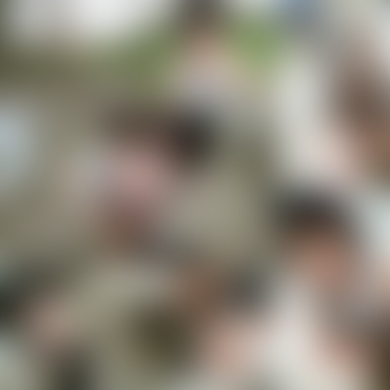 美人エステティシャンがパンチラ初体験で超緊張&ゲリラフェラで痴女覚醒
※サムネではボカシが入っていますが本編では顔出ししています
普段はエステで女性たちの美を応援してるせりなちゃん。
職場も女性ばかりで男性との接点が少ないとのこと。
そんな数少ない男性との触れ合いの機会が
こんなスケベデートだなんて、何だかお気の毒です。
で、普段接しない男性(しかも初対面)と一緒にいるのもそうだけど、
イキナリ所構わずパンチラしたりするわけだから
もう緊張がハンパない様子で、それが表情に出てるのがすごくいい。
とにかく僕の期待に応えようとスカートをめくる姿が愛らしくて、
そのたびにはにかんだような笑顔を見せるのもたまらないんです。
愛おしいです、とっても。
そんな感じで建物の陰や
見晴らしのいい場所でのパンチラにチャレンジし、
僕の興奮度もMAXになったところでトイLにイン。
するとどうでしょう、さっきまで緊張でガチガチだった
せりなちゃんが、急にイキイキとした表情に。
やっぱり周囲に壁があると安心するんだね。
って当たり前か。
そこからは「この人痴女キャラだっけ?」って思うくらい
人が変わったようなフェラチオしてくれまして、
これがもうち○ぽを強力なバキュームで吸い込みながら
竿全体を包み込み、ねっと~りシゴき上げる極上テク。
こんな可愛い顔して、シャイなフリして
しっかりちゃっかり白濁おち○ぽ汁を
吸い出されてしまったワケです。
ちなみに口内発射後、特に口を水とかですすぐことなく
トイLを出たのは何気に高ポイントですね。
おクチの中にザーメンの味と匂いを残しときたかったんでしょうか。
だとしたらとんだち○ぽ中毒エステティシャンですよ。
そしてトイLを出た後のせりなちゃんは、
心なしか明るくなって、フランクになってたのでありました。
フェラチオって最高のスキンシップなんですね。
*-*-*-*-*-*-*-*-*-*-*-*
■動画情報■
【表示サイズ】1920×1080
【収録時間】11分07秒
【ビットレート】6000kbps
【拡張子】MP4
*-*-*-*-*-*-*-*-*-*-*-*
■注意事項■
・この作品は、私「kei」によって作られた、完全オリジナル動画です。
・作品に登場する人物は公的身分証で20歳以上であることを確認し、
撮影の同意書にも記入、押印してもらっています。
・2次使用、第3者への譲渡、転載、転売等は固く禁止します。 (2/2)
