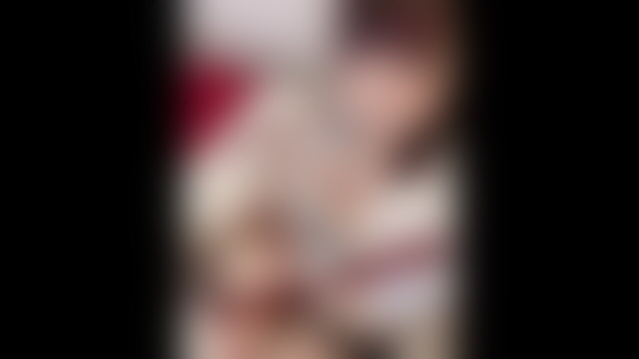 新作続々販売中!
今回の主演は、丸の内オフィスビルで事務職として勤務している20歳の彼女。
勤務時間中にも関わらず、上司に「ちょっと、取引先へ行ってきます」と嘘ついて、
撮影現場に来てくれました。
まずは、下着チェックから。
一番お気に入りという、ブルーの下着を身に着けてくれました。
Dカップは、結構柔らかく、エッチは1年以上ご無沙汰の彼女。
そんな彼女の性感帯は、クリ。
クリをおもちゃで攻め始めると、よがりまくりの彼女。
男性経験は少ないものの、普段は電マで満喫。
生を欲しがる彼女。
バックで自分の気持ちいい顔を見て欲しいと、カメラを自ら手に持ち、撮影してしまうほど。
付きながら「中に出していいの?」の問いに、悩んだ挙句、気持ちよいほうを選び、「いいよ、出して!」
本編映像は、流出防止のため途中でガウス加工されています。 (2/2)