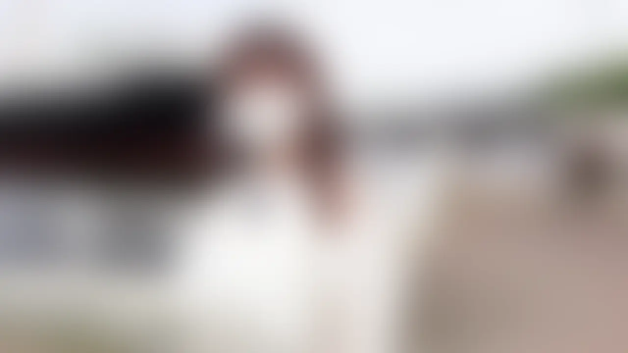 【特別編】新婚旅行のホテルで初夜…。生で繋がって、いっぱい幸せ絶頂しよ?💗
今日はあなたとの新婚旅行💗
いつもより特別なデートだよ👼
あなたにも
いっぱい楽しんでもらえたらうれしいな//
今回の動画の見どころをチラっとご紹介👼✨
💍💗ポイント1:盛りだくさんな新婚デートシーン🤭
横浜デートシーンがたっぷり♪
景色を見たり、綺麗な紫陽花を見たり…
ゲームセンターで遊んだり、観覧車にも乗ったね🎡
あなたがイジワルするから、ノーパンミニスカでデートしたり。。。
スリルがありすぎるデートだった💓
💍💗ポイント2:パンチラシーン//
デート中にいっぱいパンチラしちゃったから、
恥ずかしいけど見逃し厳禁だよ💕
バレないように隠れてあなただけに
パンチラ見られちゃったのすっごく興奮した㊙️
💍💗ポイント3:ホテルで新婚初夜シーン
もう、ゆうは待ちきれない♥
あなたのおちんぽも大きくなってて、興奮してるのはゆうだけじゃないって安心したよ💗
手で…お口で…ふわふわおっぱいで…
もっと大きくしてあげるね🤫
あなたの手マンも気持ちよくて
ほかまんがトロトロになっちゃった///
💍💗ポイント4:ラブラブ正常位シーン
「早く1つになりたいな…」
やっぱりあなたの顔を見ながら繋がりたいから、正常位でじゅぽじゅぽ💓
本当に中に出されちゃったのは
びっくりしたけど…
ゆうの中にあなたを
い~っぱい感じられて幸せだったよ🤭💕
ゆうたち
体の相性もいいみたい///
あなたも幸せだったか
リプ・DMで教えてね✨✨ (2/2)