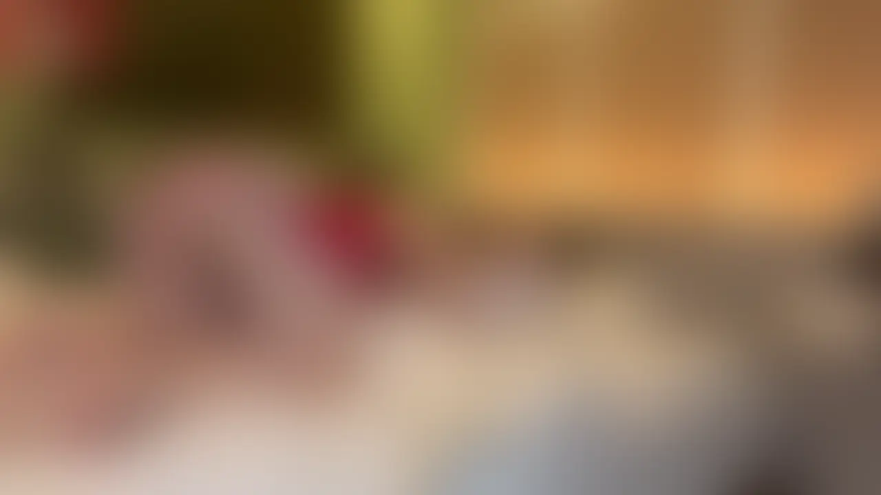 【サンタコスの2回戦。サンタコスした人妻に正常位で中出し】
先日投稿したサンタコス動画の2回戦目です。
1回戦目は騎乗位だったので2回戦目は正常位でセックスしました。
上から見る人妻みかさんもエロくてとてもよかったです。
我慢することなく好きなタイミングで中出しさせてもらいました。 (2/2)