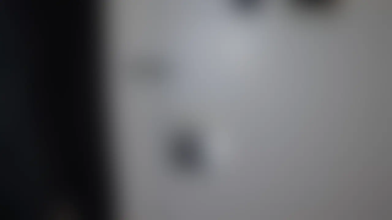 【完全顔出し】弟の彼女がデリヘルで働いてたから指名しました。弟にバレたらやばいので身バレ即削除です

---本編紹介---
あるデリヘルサイトを見てたら（ん…？）って
なってスクロールする手を止めた。だってその
サイトに弟の彼女載ってたんだよ

実家で２回しか見かけたことないけどアレは
絶対弟の彼女だわ。確実に。

気になりすぎてやばいからデリヘルに
「〇〇ちゃん指名で」って電話かけて
実際に来たのは、やっぱり「弟の彼女」でした

弟に悪いから1回注意しようと思ったけど
おれは客。向こうはデリヘル嬢。

お金払ってるのに何もやらないのはもったいない
元は取らないとね (2/2)