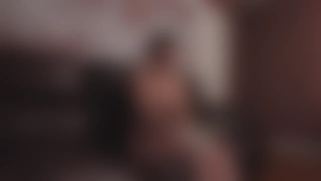 ※本編では顔出ししています。
手袋をはめて手コキしてもらうと手も汚れなくていいですよ。 (2/2)