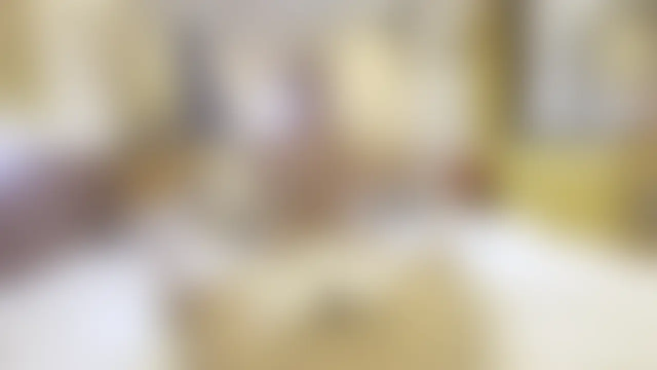 何も言わずに当たり前のように生挿入。
中出しはまだダメらしい。
人妻とは思えないハリで、旦那仕込みのピストンで結合部丸見えすぎた。
濡れやすい体質みたいで、あまりの気持ちよさにすぐイキそうになったので緊急ストップしました。 (2/2)