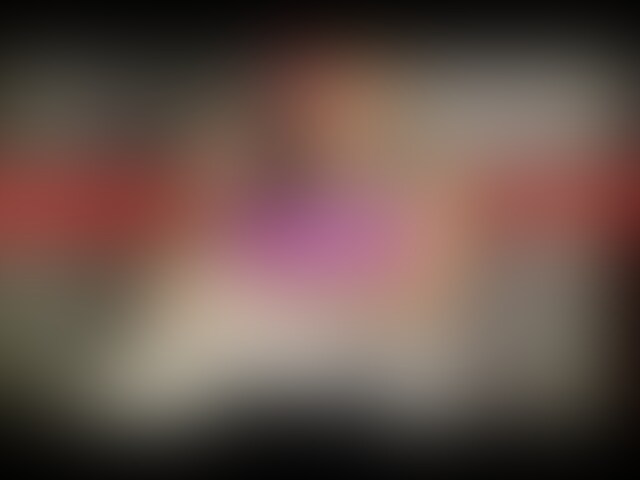 24歳Fカップの巨乳美人が急いでるところを捕まえて乳を揉むww【おっぱいかビンタ#249】 (2/2)