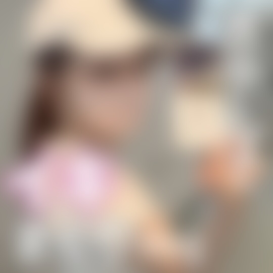 今回は横浜でデートしてきました꒰ ՞•ﻌ•՞ ꒱💞
久しぶりの横浜、めちゃくちゃ堪能した〜🩷
ゴンドラとか初めて乗った…
ホテルに戻ってシャワー浴びたら、
そのままむらむらしてきちゃって、、、、
そのまま始めちゃった、、、🙊🩷🩷
デートしたあとのえっちって、
いつもよりちょっと濃厚になるのは気のせい??
た〜っぷり御奉仕して濃厚いちゃいちゃしました( •̥ ˍ •̥ )🖤
溶けちゃうくらい気持ちよくて、
濡れすぎちゃってすぐ入っちゃった、、、🙊
沢山子宮つかれちゃって、
私ばっかりいっちゃったから上に乗って仕返しした🥺❤️❤️
けど最終的にはしっかり中に出されちゃいました🙊
やっぱりデートって最高だなぁ🥺🩷 (2/2)
