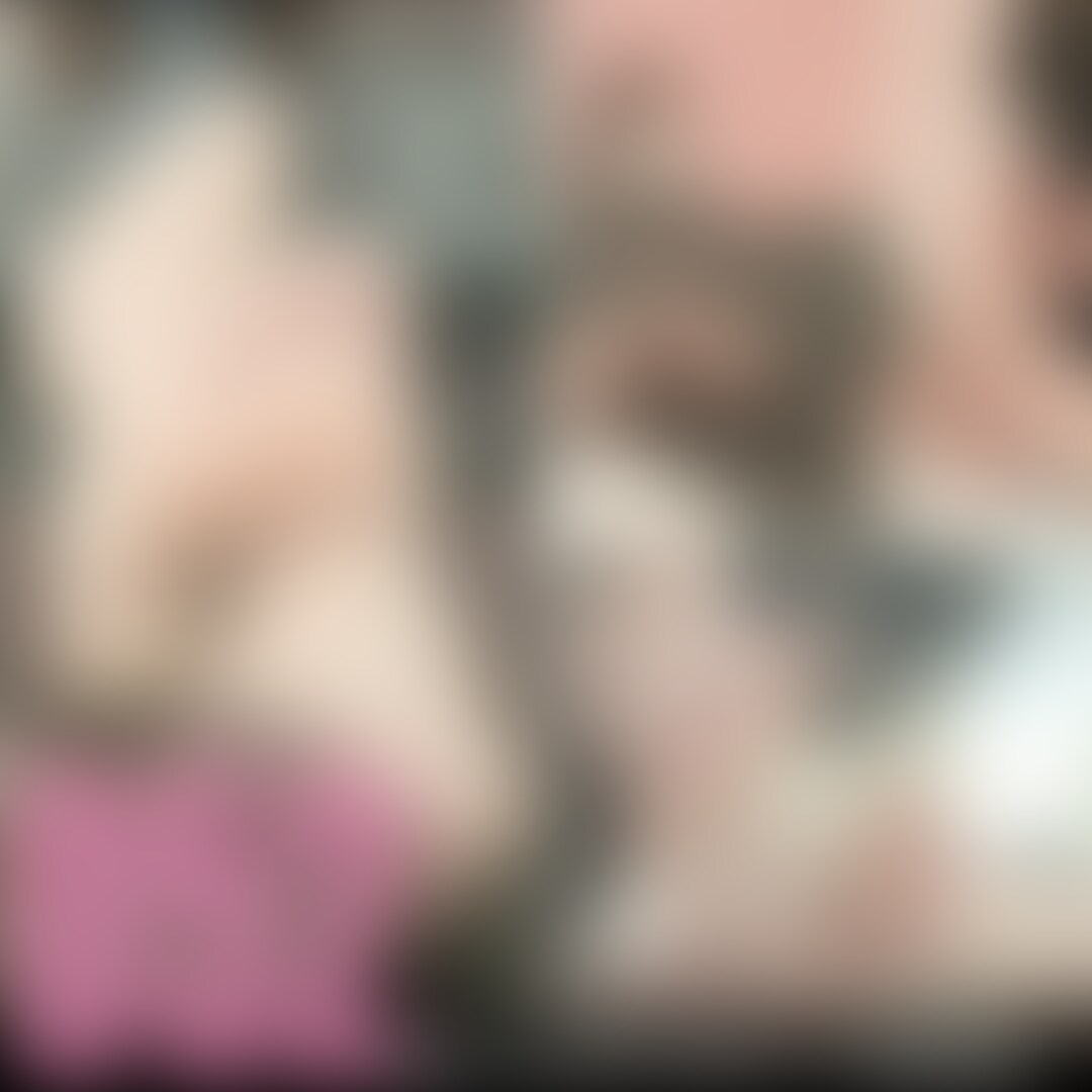 ガールズバー勤務の女子大生 まいちゃん👯♂️
過去最大級の激臭足舐め
足のサイズ:22.5cm
今回は現在大学4年生で
ガールズバーで働いているまいちゃん!
この日も、出勤後に撮影だったので
足はムレムレで激臭...
久々の激臭足に出会いました!!
角質だらけの足裏はチーズのような腐乱臭が強く
舐めるのも少し不安になるレベルでした😱
味もしょっぱく舐めるたびにアンモニアっぽい刺激
が脳の奥まで痺れるような味。
正直、ここまでの足臭女性にはなかなか
会えないレベルだと思います。
この匂いが画面越しにも伝われば
いいんですけどね笑 (2/2)