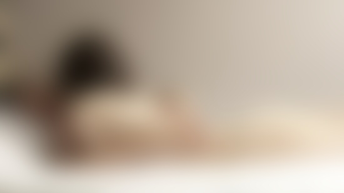 純白のパンティ履かされて、手とお口でおっきくしてあげたよ。 (2/2)