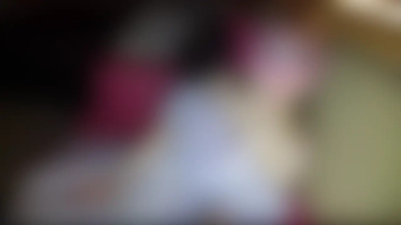 右上の「♡いいね」押してから見てくれると嬉しいです🫶
甘いキスをたっぷりしてからのえっち♡
舌をねっとりと絡ませて、、、
「どこまで我慢できるかな?」
たっぷりいろんな体位で撮ってみたよ///
「めっちゃ気持ちいい…!」って声が止まらないの🫣
「やば…気持ちいい」って何度も言ってて
かわいかった👶 (2/2)