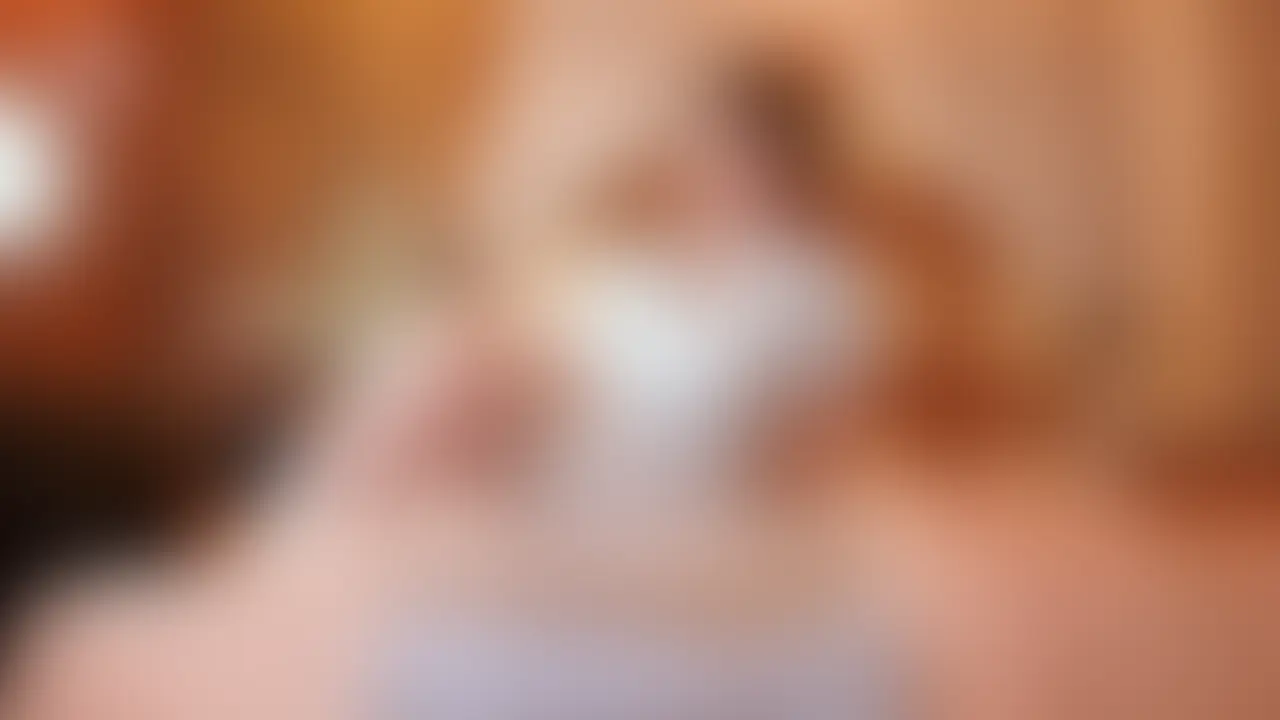 男の体を知り尽くす世奈葉月パンスト手袋寸止め亀頭みがき発狂手コキ
男の体を知り尽くしたゴッドハンドでM男を快楽沼へと引き摺り込む
淫語マシンガン痴女ナース・世奈葉月先生の登場です。
そして発狂快感のパンスト手袋亀頭みがき手コキプレイです。
こちら、M男をイカせる方向にシコシコするのではなく、
M男を絶叫させる方向へと突き進むパンスト手コキプレイになります。
「頭が弱いと亀頭ちゃんも弱いねぇ」との世奈葉月先生のご指摘通り、
もうすっかり快楽の虜になってしまったM男。
ただ、そんなM男をすぐに射精へと導くはずもありません。
まずは素手でスーパースロー手コキを施します。
M男が高速シコシコを懇願してもヤメません。
ちんこくすぐり、ローション亀頭なでなでで
M男の勃起ちんこを弄ぶのです。
それからパンスト手袋投入です。
ローションをまぶした亀頭をクチュクチュと磨きまくります。
これは刺激がすごすぎてM男が発狂しまくりです。
さらに蟻の戸渡りや股間周りなど、ちんこ以外の快楽スポットも
擦りに擦るんです。ただパンストで磨くだけでなく、
勃起ちんこの根本をパンスト手袋でしばるチン枷(世奈葉月先生命名)、
亀頭にパンストをかぶせて亀頭をこねくり回したりと、
焦らしに焦らしまくりでM男がのたうち回りましたよ。
ただ、ここでの射精は全く許されず……次のプレイへと移行するのでした。
極上手コキテクニックのパンスト手袋亀頭みがき手コキで発狂したい、
そんなパンストフェチ手コキ好きなM男の貴方だけにオススメです。
1920*1080
22:16
1.39GB
.mp4 (2/2)