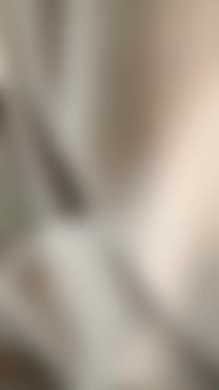 Tinderで出会った巨乳オタク女子とローター散歩。その後トイレに連れ込んでイカせまくりwww
_______________
【そらちゃん#1の後編(散歩後のエロシーン)になります。】
お久しぶりです、プロのAVでは勃たなくなってしまったサトシです。
今回はtikderで出会った
「オタク女子のそらちゃん(27)」と
ローター散歩へ行ってきました。
滑舌も悪く、ザ・オタク!笑
でも実は隠れ巨乳なんです…!
実は今回の動画が初めての撮影で、
前回のゆきちゃんの動画は撮影2回目なんです!
撮影が自分的に下手くそだったかなと思って
ボツにしていたのですが、
1本目が好評でして
もっとみたいとの声がありましたので
公開してみることにしました!
この日はすごい人も多く、ローター散歩日和でしたwww
そらちゃんは外でのプレイは人生で初めてらしく、
外で興奮したことがなく
どうしたら良いかわからない初々しい感じが出てたのと、
なんだかんだ言って僕の趣味に付き合ってくれてるのが
かわいかったです。
撮られながらエッチするのも
初めてらしく、
撮影外で優しくしてねと言われていましたが
もちろん遠慮なくイかせておりますwww
イかせたあと、
えっちしたくてたまらなくなっている表情が
最高です!!!
楽しんでいただけたら嬉しいです!
__________
本編マスク顔出し
編集・撮影、全部僕一人でやっており、
今回が本当の初めての撮影で
プロの映像のように綺麗ではありませんので
ご了承ください🙇 (2/2)
