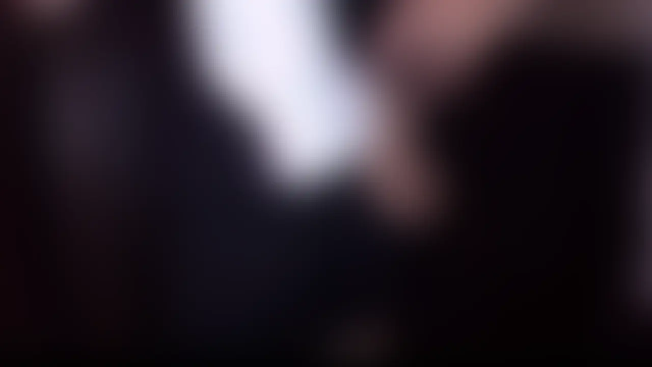 【風俗体験動画】もしも、憧れの会社のあの娘を限界まで調教出来たら…。完全密室で暴かれる彼女の裏の顔。バイブ、フェラ、手マン、そして密着素股に溺れる背徳のフルコース。
ねえ、毎日の通勤電車で、もしもこんな「奇跡」が起きたらどうする……?
今回の動画は、男の脳内妄想をそのまま現実の密室に閉じ込めた、極上のシチュエーションレポ。
ドアを開けた瞬間にいたのは、普段はオフィスで誰の手にも届かないような、ツンと澄ましたタイトスカート姿のOL。
そんな彼女の「理性の壁」を、僕のこの手で、おもちゃで、じわじわと崩壊させていく背徳のドキュメンタリーです。
最初は「やめてください…」と拒んでいた彼女の身体が、職人技の手マンとバイブの振動で、徐々に僕を求めて熱く熟していく生々しいグラデーション。
「ダメ…こんなの、会社の人に言えない……っ!」
そう言いながらも、剥き出しになった野生の欲望。 (2/2)