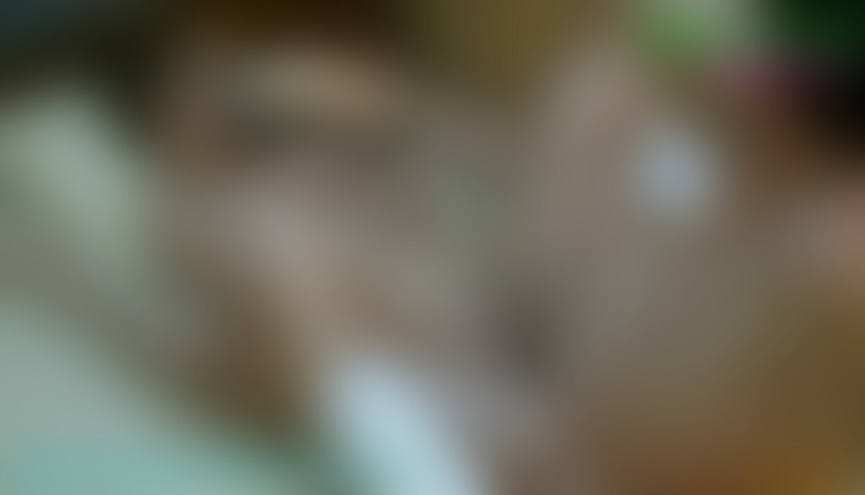全裸ルーズソックス姿で登場した猥褻ボディー白ギャルちゃん
いきなりのフェラチオから始まりそのヤバいおっぱいをプルン♪プルン♪由良氏ての性行為開始!
正常位やバックで生膣をチンポでズボズボやられ正常位で多量膣内射精!
白ギャルちゃんにはゴムは不要で溜まった精液を毎回思いっきり子宮に注入されちゃってますwww (2/2)