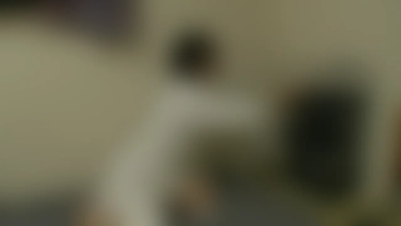 “ヤバいオモチャ”を使ってみたww
ネットで知り合った家出娘のアメリとオレは、いつしか一緒に暮らすようになっていた。
もちろん恋人同士ではなく、セフレのような関係なのだが、妙な信頼関係ができ上がっていた。
二人のやりとりを見ていたら良い関係だと感じてもらえるだろう。
オレはある日、根っからのスケベな彼女にAV女優になるように提案し、彼女もそれを承諾。
最近の楽しみと言えば彼女の出演作品を観ることだ。
そんな、今ではプロの道に進んでしまった彼女に、海外で購入した“ヤバいオモチャ”を使ってみた。
幼い頃から“角オナニー”をし続けて来たオナニストの彼女にも想像以上の効果があり驚いた。
ハードな絶頂シーンは動画で確認してみて欲しい。v (2/2)