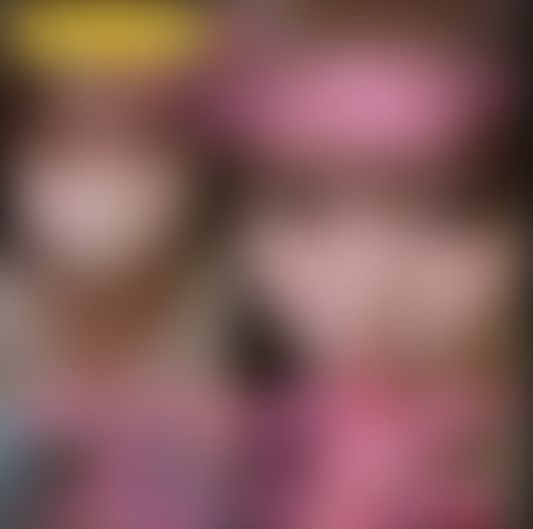今日の動画は、フォロワーさんから『画面いっぱいのドアップで舐めてるところが見てみたい…！』
と、リクエストを頂いたので…💖

迫力ある縦画面でいーっぱい密着しながら、アレを頬張っちゃいました。。㊙️

普段アパレルの仕事をしてるももちですが、男性のお客様も接客させていただきます☺️
もしも…普段お買い物に来てくれるお客様とこんな関係になったら…
そんな妄想をしながら、イメプ風な動画を撮ってみたよ㊙️

『店外でお客さんとこんなこと…興奮する。。』

そんなことを囁きながら、ねっとり、じゅっぽり、、ディルドをつかってご奉仕💖
フェラ中のお顔って、なんだかぶちゃいくだし卑猥だし、夢中で舐めてる姿って結構恥ずかしかったりします…(///_///)
でも実は舐めるの大好きなんだ。大好きなフェラチオにアソコもじんわり濡れちゃってました…⸝⸝⸝その様子もじっくり観察してください(*/-＼*) (2/2)
