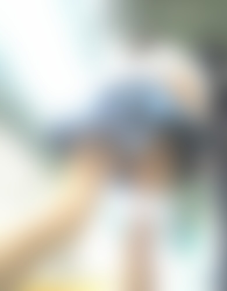 NTRパンチラ!物静かなイケメン彼氏君と手をつないでラブラブだけどごめん!彼女の青生パンツでおじさんめちゃくちゃ抜いちゃいました!
粘着しすぎて仕込みカメラぶっこみすぎて足に当たってしまいバレて逃走w
黒パン子も一人収録してます (2/2)