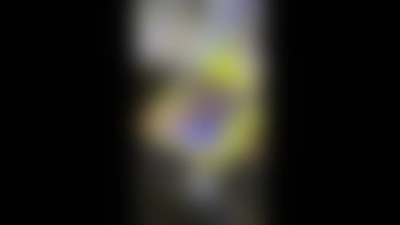 【気がついたらいつもの場所に。】
久しぶりに、元高◯同級生の彼女とご飯に行った。
近況とか将来の話をしてたら、思った以上に話が合って時間が一気に過ぎた。
夕方になって解散かなって空気の中、
冗談っぽく「久しぶりだし、どうする?」って言ったら、
彼女もあっさり「いいよ」って。
懐かしさだけの再会だと思ってたけど、
気づいたら、昔よりもずっと深く惹かれ合ってる自分たちがいた。 (2/2)