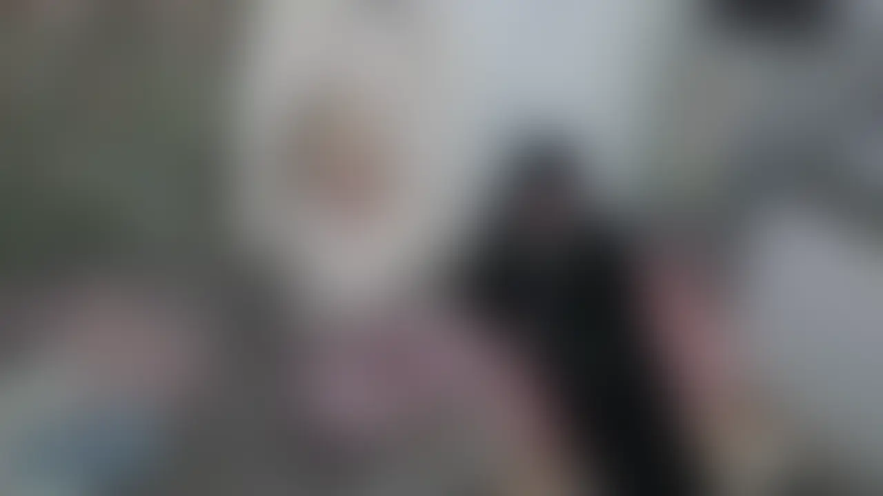 【顔に似合わずゴミ屋敷に平気で暮らす怠惰な女に説教でAVに出演せました】
平気な顔して汚部屋に住まう女子達をターゲットに掃除屋に扮して、身を呈して説教する男達。だらしがない部屋同様にオツムもオマタもゆるゆるな女子達、ほんのちょっと優しくしたらあっという間に股を開いたあげくAV出演を許可してイキ狂う姿をカメラに残しました。 (2/2)