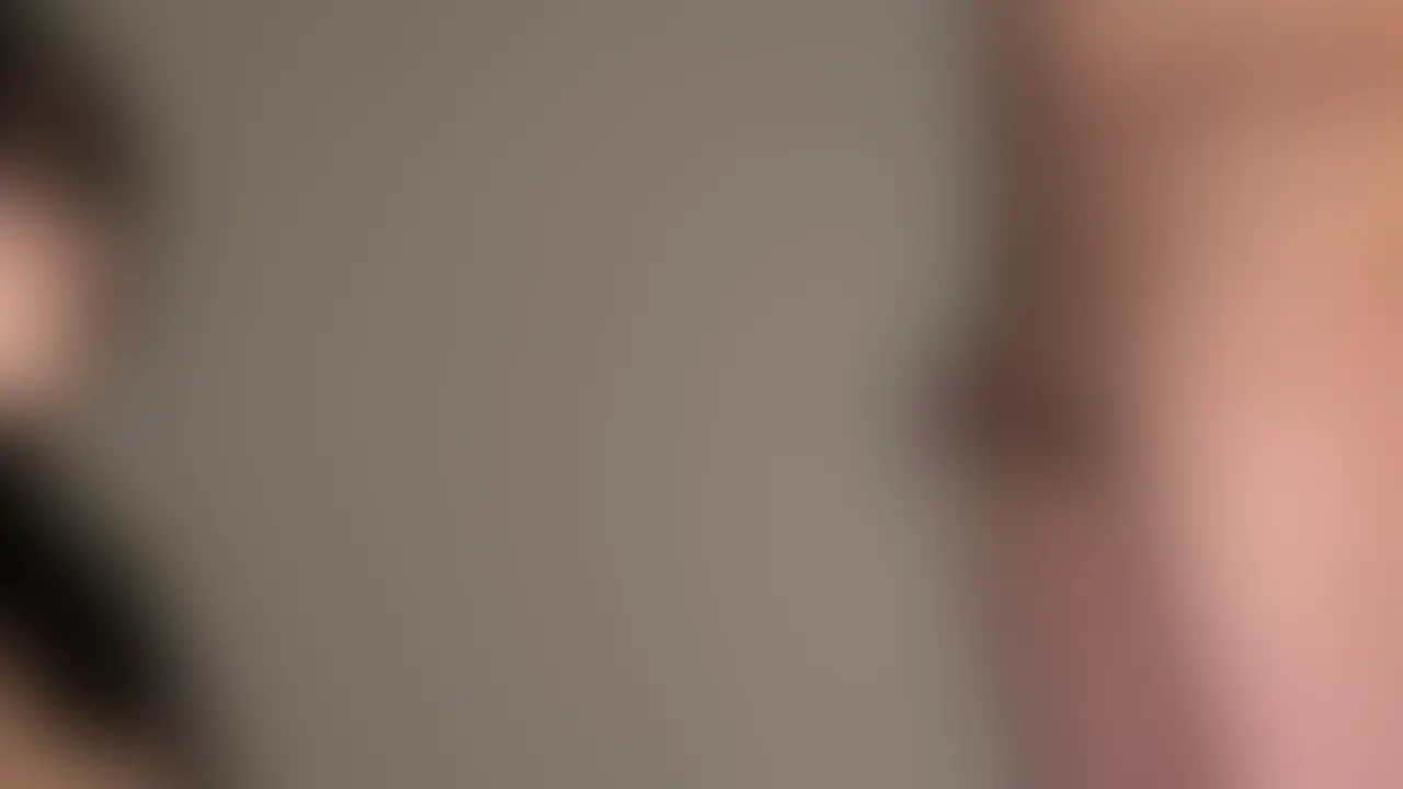 エッチな眼鏡女子のフェラするドアップの横顔です。
唾液たっぷり滴らせながらのチンポの舐め顔はエロすぎますね。
射精の瞬間は思わず彼女の頭を押さえながら口の中に大量に出してやりました。 (2/2)
