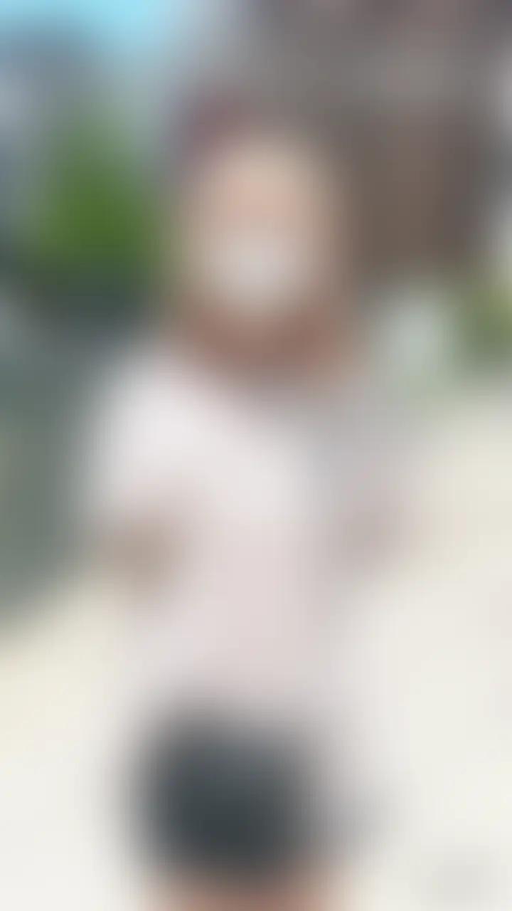 #68 SARA(26) アパレル店員
今回ストリートスナップにご協力してくれたのは、アパレル店員のSARAちゃん🧜♀️
口数の少ない彼女、私は緊張しているのかなと思い、
色々冗談を混ぜて緊張をほぐそうと必死でした。
けれど、中々心を開いてくれる感じがしなかったので、
今回は下着や脱毛の調査に協力してもらえないだろうなぁと没を覚悟していました。
しかし、いざ交渉してみると何故か全て了承してくれました🧐
心を開く開かないではなく、彼女はそういうテンションの性格だったようです笑
そういう女子の裸、結構興奮しますよ。 (2/2)