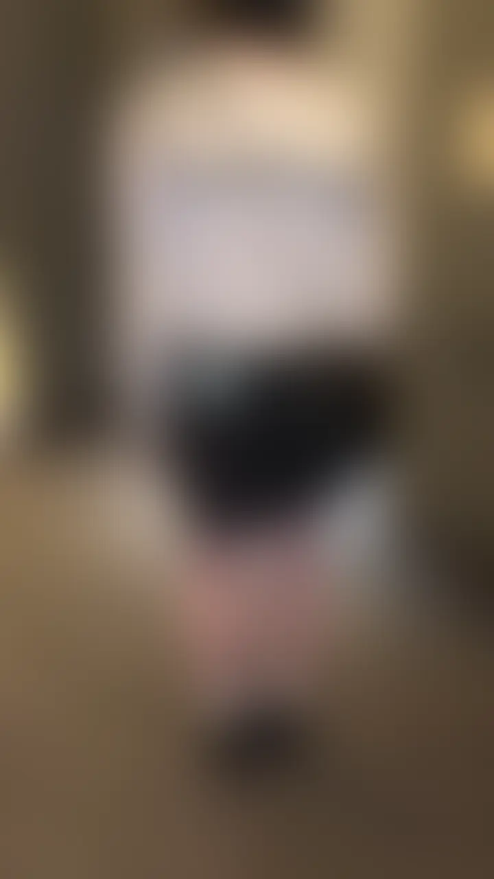 下品な声で喘ぐ20歳法学部JDとハメ撮りしてきました。 (縦画面)
モザイク越しでもこの子の可愛さなんとなく伝わると思います。。
フェラの時もちゃんと喉奥まで咥えてくれるし、前戯しなくても濡れてるので即挿入できるんですよね。
今度アフピルでも飲ませて中出ししようかと思います。 (2/2)