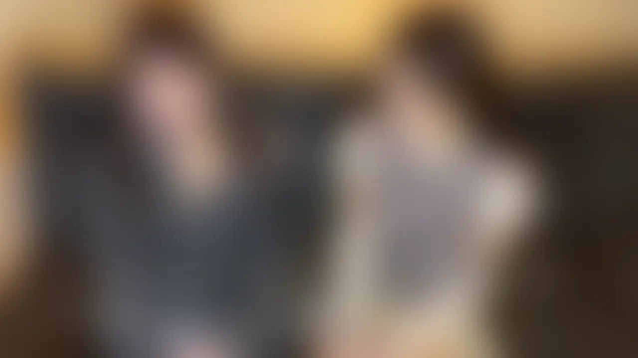 【豪華レズコラボ】ぽんちゃん×聖来♡勝ったのに… なぜか罰ゲームで責められる?!【No.34】
ぽんちゃんと二度目のコラボ、
ちょっと…いや、かなり危なかあったかも。
「ゲームで勝った方がご褒美」
軽いノリで始めたおじさんゲーム対決🌟
結果は私の勝ち‼️
…だったはずなのに。
なぜか流れは逆転。
いつの間にか主導権はぽんちゃん側に。
「え、なんで私が…?」って
全裸にされて、
おっぱい舐められて
アソコに電マを当てられて…
ガチでイカされちゃうレアなコラボです♡
※定価:¥2,980
※完全顔出しです (2/2)