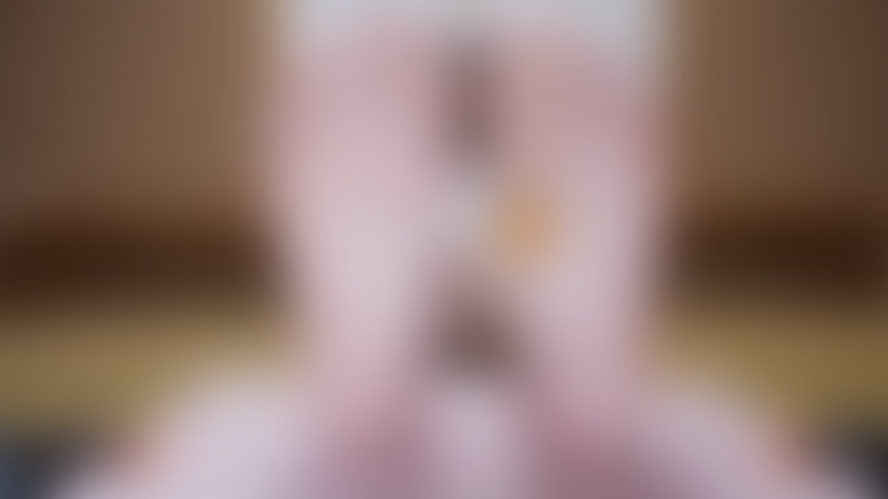 足裏屋と申します。
素人女性をSNSや街中で声をかけて出演してもらっています。
今回の女性は30歳、医療事務のRYOちゃんです。
今回の動画では足裏オイルマッサージと足裏くすぐりを受けてもらいました!
医療事務で働いているRYOちゃんは、見た目派手なギャルっぽい女の子ですが医療事務している真面目な方です。
まずは足裏オイルマッサージで足裏をほぐしていると、ある一点を責めると痛がる反応を見せてくれるのですが、なぜか終始ヘラヘラ笑っていました!!
足裏くすぐりに入り、ローションで足裏をくすぐってあげると吐息を漏らし喘いでいるのか笑っているのか?複雑な反応をみせてくれましたよ♪
*動画情報
時間:11分18秒
フレーム:1920×1080 FHD
ファイル形式:MP4
ビットレート:15M
*注意書き
・出演女性はすべて成人しております。
・この作品はオリジナル作品として販売することを目的として製作しています。
・作品はオリジナル作品であり第三者に提供、販売等の行為を行うことはいかなる場合も禁止します。
・無断販売、無断転用をした場合は法的処置をとらせていただき、損害賠償請求を致します。 (2/2)