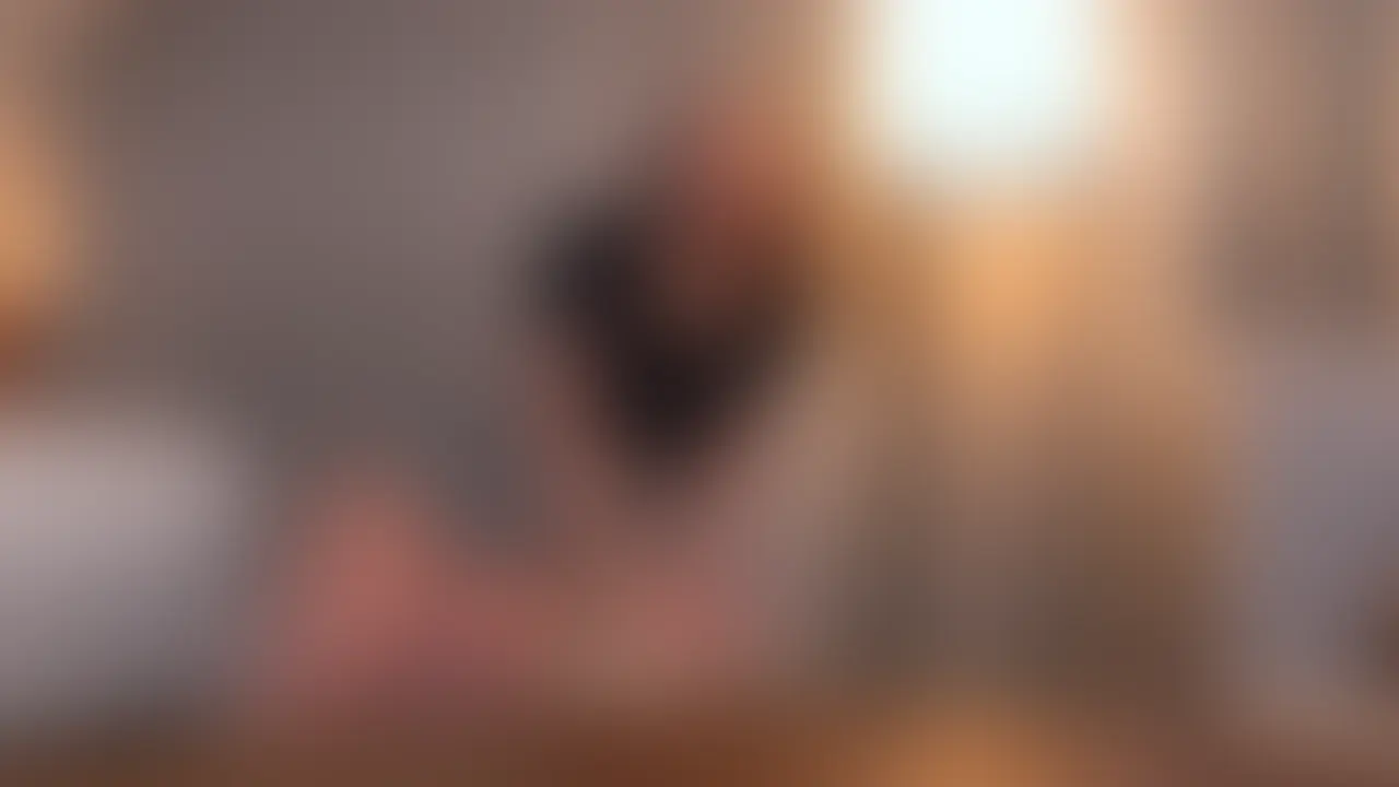セフレに内緒で友達を呼んでみましたw
決して飽きたわけではないがたまには新しい刺激というのも欲しくなるものです。
今日は彼女に2つプレゼントを用意しました。一つは水着です。
それも普通の水着ではなく正直誰がどこで着るために作ったのかわからないような奇抜な水着ですw
そしてもう一つのプレゼントはなんと俺の親友ですw
目隠しをして彼女を椅子に座らせ、まずはおもちゃでほぐしてあげました。
よっているからなのか、服装のせいなのか今日はやたらと感度が良いようです。
そこに俺の親友が部屋に入ってきました。
彼女も、もう一人部屋に来たことに気付いたのか少し戸惑ってはいましたがすぐにそれを受け入れました。
あまりの適応力に俺が戸惑うぐらいの早さですw
4本の腕が彼女の体を包み込み、性感帯をいじめると彼女も自ら新たな快楽も求めるかのように親友のち〇こを握り始めましたw
そんな積極的な彼女を見たら俺のフル勃起してしまいましたw
彼女は2つの男性器に囲まれていつもよりも笑顔で両方の男性器を咥え始め、
最終的には親友を押し倒して馬乗りで腰を振り始めました。
俺たちの最高の3Pを堪能あれ。 (2/2)
