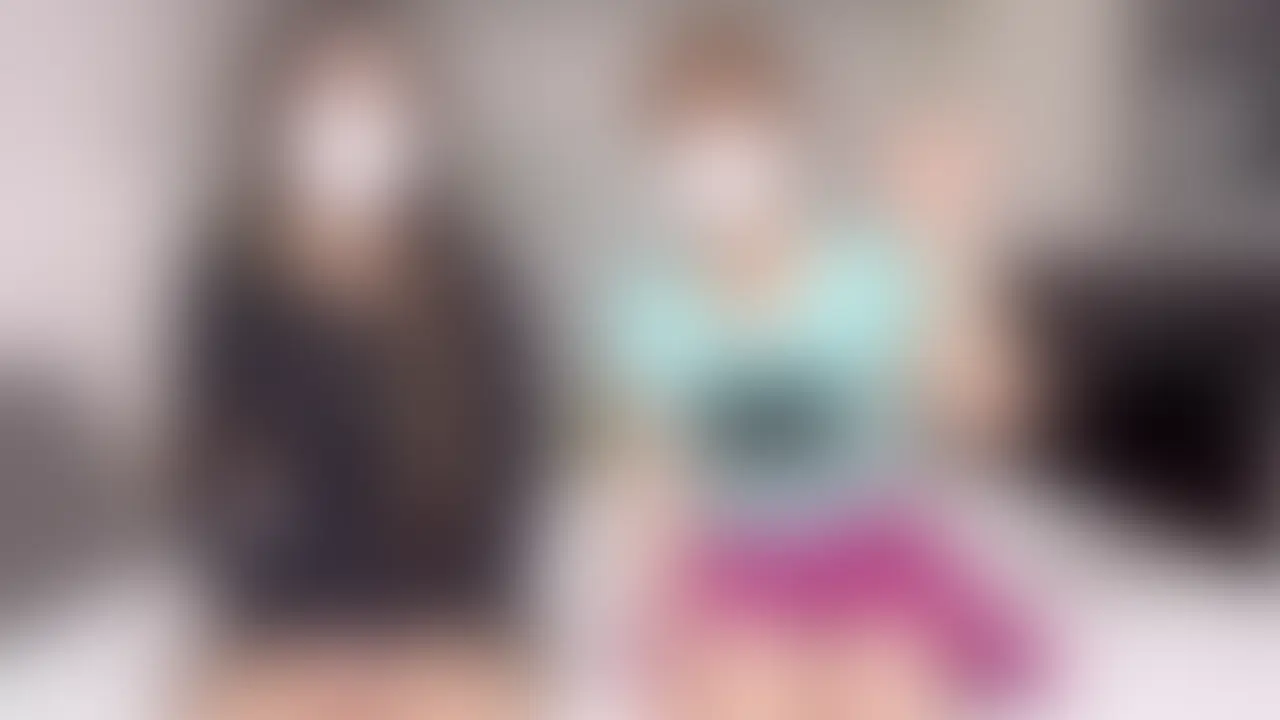 【今夜23:59まで限定価格】
負けた方は…『全裸×腰振りダンス』罰ゲーム💔 超超激戦! 見えすぎ注意!! 野球拳リベンジ✊✌✋［1298作品目］


2か月ぶりに会ったので、新しいエチエチゲームを提案しようとしたら、、、
にのちゃんから「その前にリベンジマッチしたいです！」と言われたので
しょうがなくやる羽目に。。。笑

※野球拳とは…
歌と踊りに合わせてじゃんけんをし、負けた方が服を1枚ずつ脱いでいくという遊び。

夢中でやってたから見えすぎ注意💦
超超激戦でまさかの結末に。。Σ(￣ロ￣lll)ｶﾞｰﾝ

負けた方は、【全裸×腰振りダンス】罰ゲーム💔
にのちゃんは、果たしてリベンジ成功なるのか…!?

時間は、15分です。 (2/2)