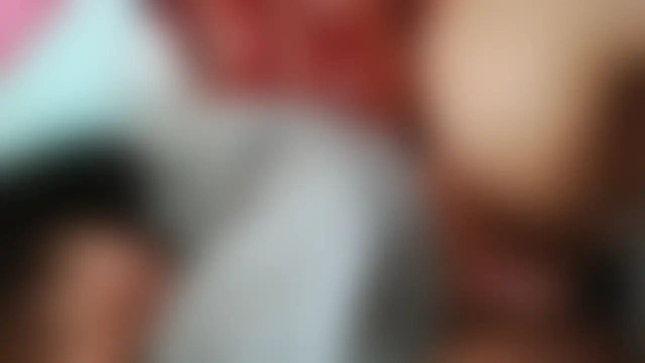 (1/3)【彼氏裏切りまりちゃん】三が日の朝から自宅で潮吹きセックス三昧する浮気カップル
★活動5周年!いいね・レビュー・フォローが活動の励みになります!ぜひ応援よろしくお願いします。
★無料でサンプルが視聴可能です!
★各サブスクプラン限定動画です!
お世話になっております。はんしろです。
大好評まりちゃん動画となっております!
今回は年明けすぐにまりちゃん宅へお邪魔して早朝から激しい潮吹きセックスしちゃう動画となります。
過去一レベルでプライベート感満載ですのでぜひ、サンプルだけでもご覧ください。
まりちゃんが年末に観ていたドラマの話を一生懸命してくれているのを適当に聞き流しつつ、
ちんぽをブチ込んで、会話を中断。笑
快感で会話が止まっちゃうまりちゃんがえっちです。
1秒前まで無邪気に楽しそうにドラマの感想を述べていたにもかかわらず、
ちんぽを入れられた瞬間に「んん・・・♡きもち・・・・♡」なんて言う優秀まんこっぷり。
セックスの途中途中で結構雑談を交わすのが我々のプレイスタイルなのですが、
会話の途中で快楽に負けて喘ぎ声あげちゃうのが見どころとなっております。
そしてなんと言ってもまりちゃんといえばイキまくり&潮吹きまんこです。
自宅ベットなのにめちゃくちゃ潮吹いて大変なことに笑
「洗えばいいよ〜!」なんて言って許容してくれちゃうので、大量に吹かせてみました笑 (2/2)