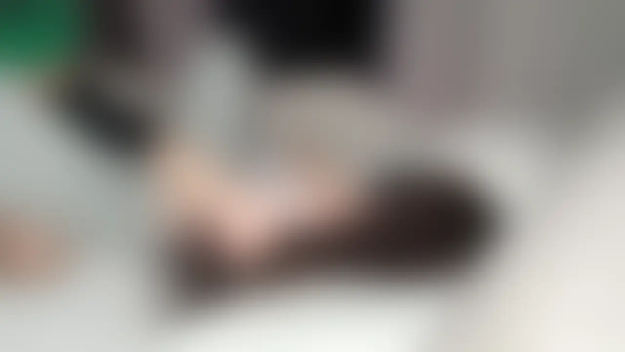 【中出し】ピル飲んでないCカップスレンダーOLさんに種付けしてあげました
普段は事務員として働いている27歳のOLさんとハメ撮りして来ました。
実は会うの4回目くらいなんですけど毎回精子求められるので種付けしてあげてます。。ピル飲んでないのでそろそろ孕むんじゃないかなとか思ってます。
ちなみにこの日僕の家に泊まりだったんですけど、寝る直前にカメラ回したのでお互い寝巻きで髪ボサボサです。生々しい感じ楽しんでください笑 (2/2)