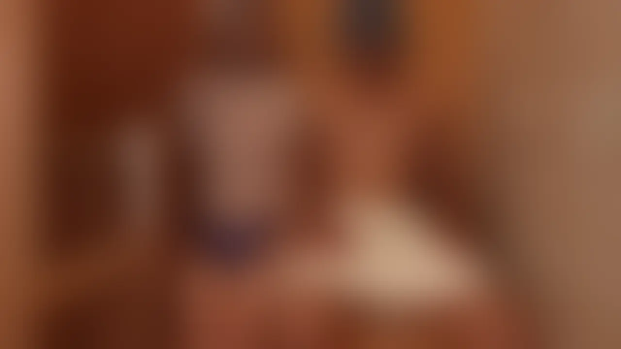 \1時間越え❣️/
この前Ⓜ️男くんとサウナで整ってきたよ♨️
タオル巻いて過ごしてたらもうテントがバッチリ立っちゃってて、ふふ🤭♡
「本当の"整う"教えてあげよっか??」
って耳元で囁いたら、顔が真っ赤になってた🫶🏻
サウナの中が熱でどんどん増してくるたびに
Ⓜ️男くんのアソコもアッツアツに❤️🔥
その苦しそうなお顔、メタメタ好きなんだよね🤤💓
「え、もうキツいの? まだ30秒しか経ってないよ?」
って追い打ちをかけるようにいじってたらⓂ️男くんが倒れそうに💦💗
お風呂で汗を流して、ふぅ~ってしたのも束の間😈💓
まだ物足りないるなのお口攻撃でまずは先端にちゅっとキス💋 舌先で尿道をくすぐるように円を描きながら、ゆっくりと咥え込んでおち●ぽを堪能したよっ🥰
そこから寸止めを繰り返して弄んでいたらⓂ️男くんの🍌がバグっちゃった😳🤯💕
応急処置の乳首責めですぐ復活、無事に汗も精子もたくさん出して本当の整うが体験できたね💖🔥
これ見たⓂ️男くんも、るなと一緒にサウナ行かない?👀👩🏻❤️👨🏻
얼마 전에 강아지랑 사우나에서 제대로 힐링하고 왔어♨️
수건만 두르고 있었는데 벌써 텐트가 빵빵하게 세워져 있더라🤭♡
“진짜 ‘정돈되는’ 게 뭔지 알려줄까??”
하고 귓가에 속삭였더니 얼굴이 새빨개졌어🫶🏻
사우나 안의 열기가 점점 뜨거워질수록 강아지도 점점 더 뜨거워지고❤️🔥
그 힘들어하는 표정이 너무너무 좋더라🤤💓
“벌써 힘들어? 아직 30초밖에 안 됐는데?”
하고 더 놀렸더니 강아지가 쓰러질 것 같았어💦💗
샤워로 땀을 씻어내고 “후~” 하고 안심한 것도 잠시😈💓
아직 만족 못 한 루나가 먼저 살짝 키스를 해주고💋
혀끝으로 천천히 애태우며 즐겨줬어🥰
그 뒤에도 계속 애태우면서 장난쳤더니 강아지가
완전히 버그가 나버렸어😳🤯💕
응급처치로 유두를 괴롭혀주니까 금방 다시 살아나서, 땀도 잔뜩, 그리고 제대로 “정돈”도 하고 왔네💖🔥
이 글을 본 강아지도 루나랑 같이 사우나 갈래?👀👩🏻❤️👨🏻
前陣子跟M男一起去桑拿,好好「整個人都放鬆」了一下♨️
明明只是圍著浴巾,帳篷就已經搭得超明顯了🤭♡
「要不要我教你什麼才是真正的『整(徹底放鬆)』呀??」
我在他耳邊輕輕一說,他的臉立刻紅透了🫶🏻
桑拿裡的溫度越來越高,
M男也越來越受不了❤️🔥
他那副快撐不住的表情,我真的超喜歡🤤💓
「欸?這樣就不行了?才過30秒而已耶?」
我故意繼續捉弄他,結果M男都快站不穩了💦💗
沖完澡,把汗洗掉,才剛鬆一口氣😈💓
還沒滿足的Runa先輕輕送上一個吻💋,
再慢慢地逗弄他,享受著那份反應🥰
之後又反覆逗著他,不讓他輕易解脫,
結果M男整個人都像當機了一樣😳🤯💕
最後用「緊急處理」讓他很快恢復,汗也流了、也體驗到了真正的「整」💖🔥
看到這篇的M男,要不要也跟Runa一起去桑拿呢?👀👩🏻❤️👨🏻
#手コキ #手こき #足コキ #乳首責め #S女 #痴女 #M男 #言葉責め #寸止め #射精管理 #スロー手コキ #射精 #早漏 (2/2)
