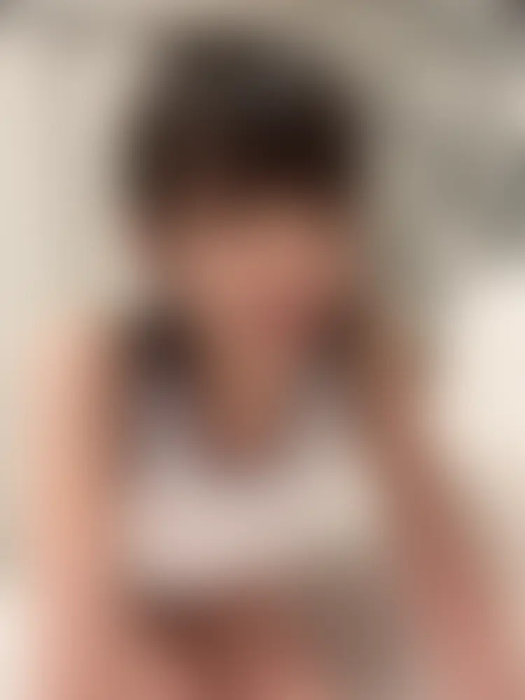 部活から持ってくるの大変だったんだからね!なにとってんのよ!
ノーブラで乳首たってるっておじさんに言われたんだけど。。。
揉んでいい?だって。。。
我慢できなくなっちゃったオジサンに
ブルマ下げられてちんちん入れられちゃったぁ...♡ (2/2)