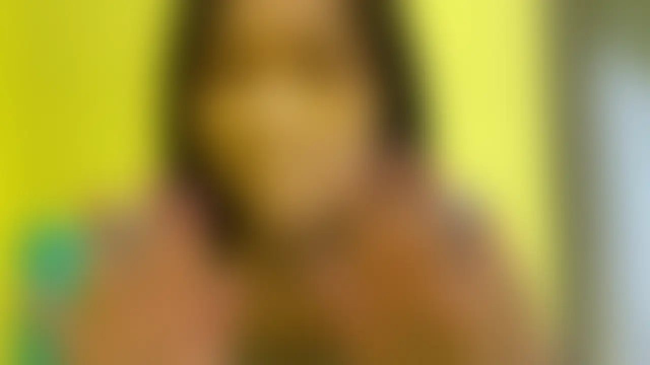 ノーパンのまま拘束されて興奮する変態主婦…⚠️激速クンニでペロペロ責め👅💕濃厚マン汁垂れ流しながら特大イキして大洪水💦
私服の下は「ノーパン✖️ハーネス」
ずーっとお股がスースーして
「こんな変態すぎる格好してるの
見つかったらどうしよう…」
それだけでムラムラしちゃう変態です。
すでにぐっちょりのおマンこに
『クンニバイブ』を当ててペロペロ…
舌でマン汁すくわれる度に
部屋中にぺちゃぺちゃヤラシイ音が響いて
高速のクンニでクリがはち切れる寸前。
お尻を突き出してバイブを挿入したけど
ハーネスで身動きが制御されて
もう、おちんぽにされるがままでした…
そのまま奥に当てながらピストンすると
ぐちゅぐちゅお潮が湧き出てきて特大イキッ
「ピシャーピシャー」って
大量のお潮が吹き出して
床に水溜りができる程の大洪水💦
抜いたバイブには精子ぐらい濃厚な
ドロドロのマン汁が付着しちゃってました🙈 (2/2)