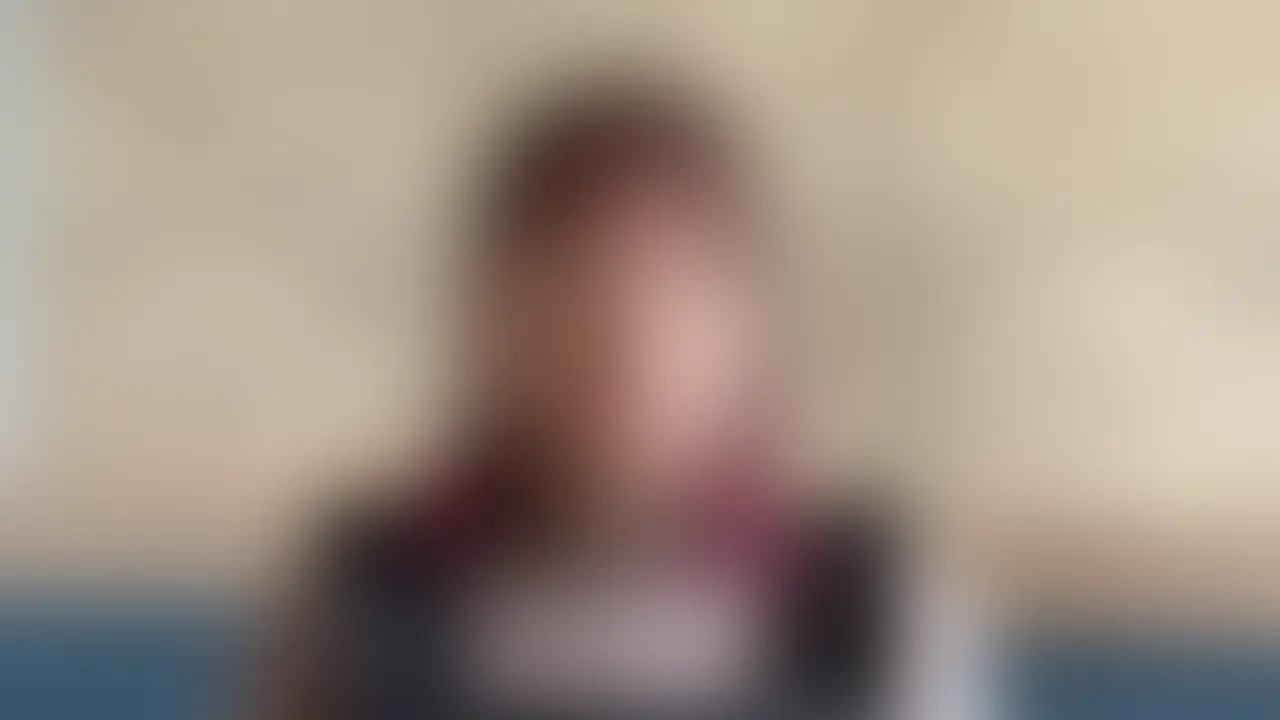 彼氏持ち美容師のさなちゃんと昼間から中出しセックスしてきました。
彼氏のことは好きでたまらないのに心と体は別の様で、、行為が終わっても何度も求めてくる姿は性欲に取り憑かれた女豹そのもの。 ”彼氏のとどっちが好き?”と聞くと、照れながら、 「おちんちんは南くんが好き」 「南くんとしか満足できなくなっちゃう、、、」という感じで、彼氏のおちんぽに完全勝利。 最後は女の子と本日のハメ撮りを見てたらまたムラムラしちゃって2回戦が始まっちゃいました… (2/2)