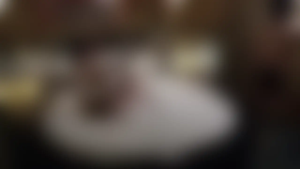 【生誕祭プレミアム完全版】第一弾+第二弾合体!制服キススイッチON→ヨガウェア大量潮吹き→アナル破壊白目顔射地獄
あかり生誕祭の第一弾&第二弾を1本にまとめた完全版、単品販売スタートです…♡
年末の生誕祭で大暴れしたあかりが、
制服姿のまま四人の男に囲まれてキスからスイッチ全開!
可愛い喘ぎ声が止まらなくなり、制服を乱されながら前も後ろもお口も全部使われまくりの濃厚4P…💦
「まだ全然足りない♡もっと壊して!」って懇願されて、
即ヨガウェアに着替えて二回戦突入!
ピチピチの生地が食い込むエロボディで激ピストン受け止め、
我慢できず大量潮吹き大噴射!ベッドが海みたいにびしょ濡れ、何度も「あぁっ!出ちゃうぅぅ!!」って叫びながら吹きまくり💦
正常位で四人に囲まれ、お腹に熱々ザーメン中出しドピュドピュ!
そのままアナルに容赦なくぶち込まれて、ズボズボ突かれるたび白目をひん剥いてガクガク痙攣絶頂…
最後は全員の精子を顔面にぶっかけられて、ドロドロのアヘ顔でヘロヘロフィニッシュwww
第一弾の制服スタートから第二弾のヨガウェア過激二回戦まで、ノーカットでフル収録!
生誕祭の最高潮を1本で味わえる超濃厚バージョンです。
覚悟を決めて最後までご覧くださいませ。
きっとお気に入りのシーンがたくさん見つかるはず…♡
皆様に心から楽しんでいただけるよう、心を込めてお届けしました (2/2)