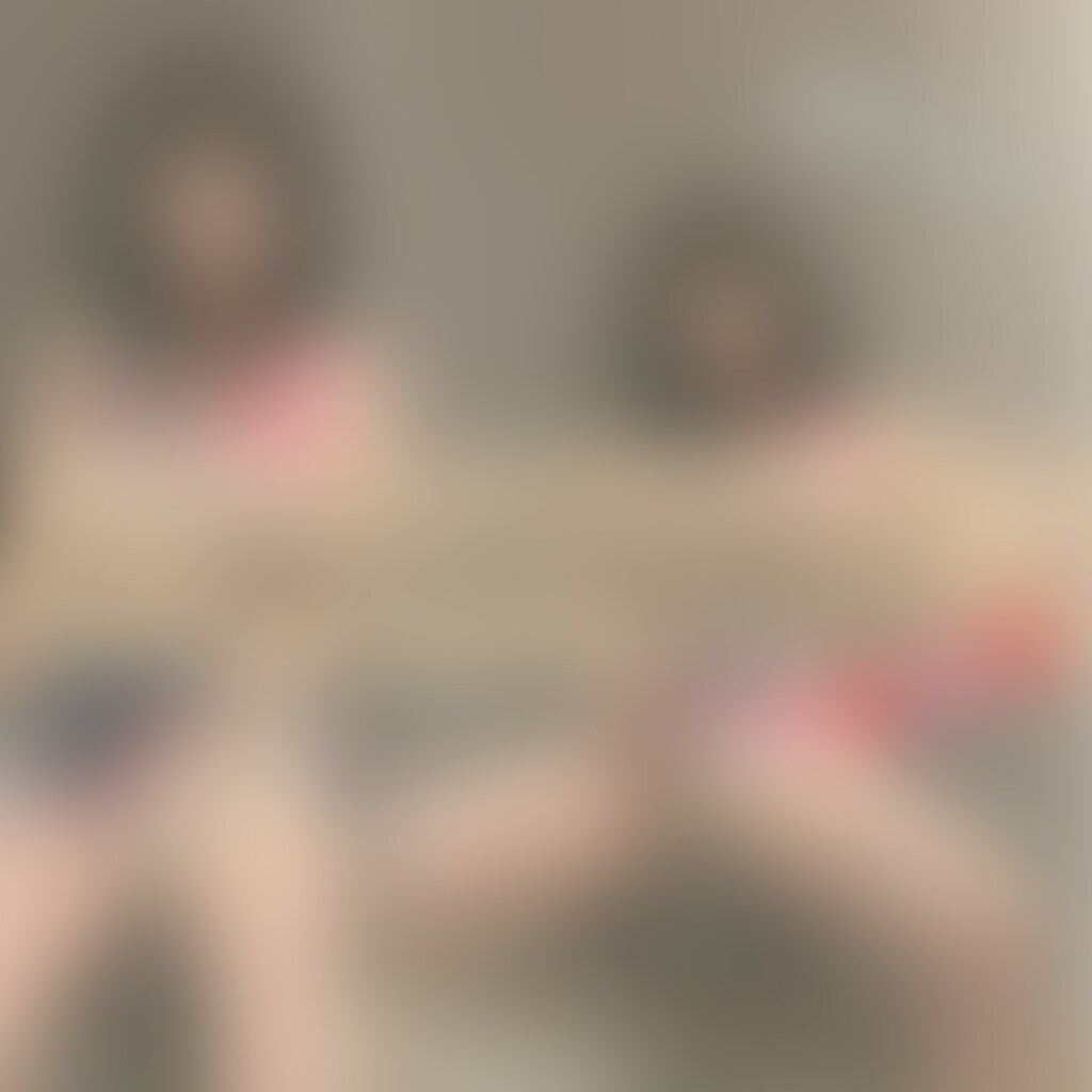 右側の［♡いいね］を押してから見て欲しいです🥰

［顔あり チアガールが控え室でこっそりおなにー］

今回は本当に控え室？みたいなところで撮影してて
パイプ椅子に座りながら1人でシちゃった…

壁も薄い方だから なるべく声我慢してたんだけど
余計に興奮しちゃって、、（ど変態だあ🫣）

・お毛けがある状態で・愛液の音を聞かせて
ってリクエストとあったから撮ってみたよ🥰
他にもあったら教えてね😳！

#素人
#顔出し
#オナニー
#コスプレ
#裏垢 (2/2)