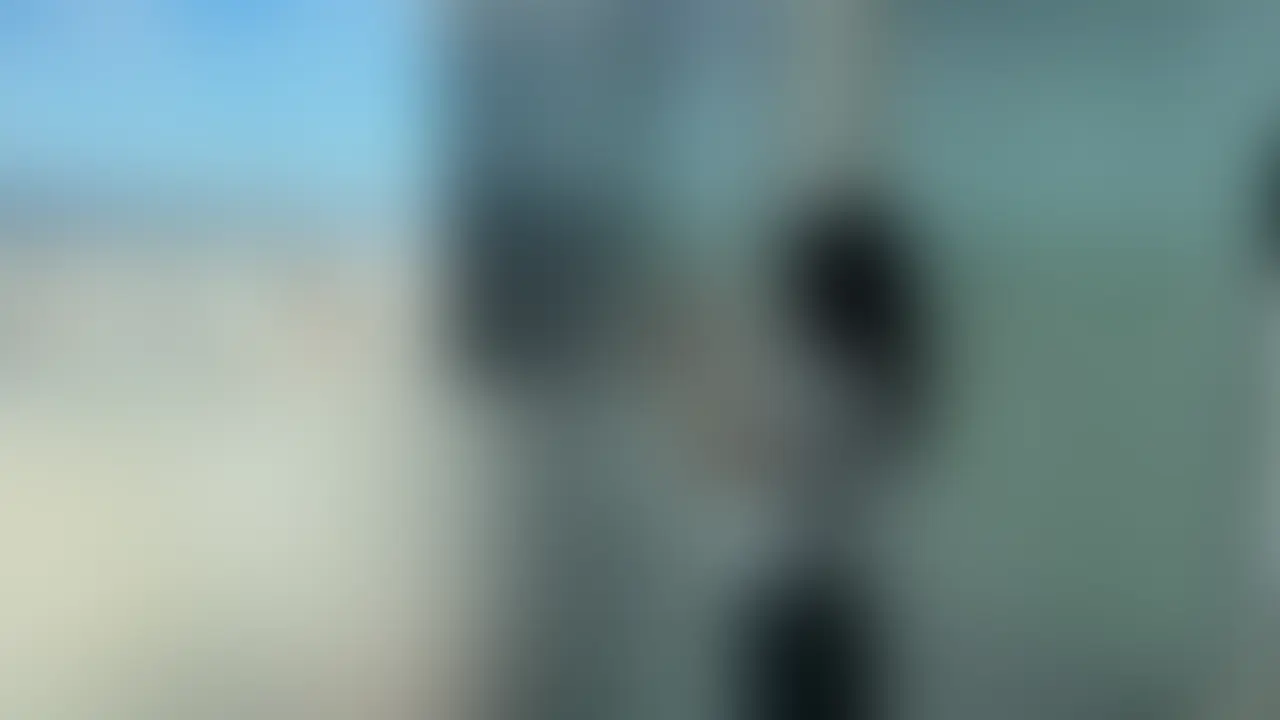 【目出し】家族旅行中の女の子に中出ししたw
家族で旅行中の女の子。少しの間家族と別々で行動するらしくてその隙間でエッチしに来ました。家族は観光、この子はホテル、やばい変態の女の子きてヤリサーのみんなもテンションぶち上がりwww
「この後家族と合流するからゴムありがいい。」って言ってた女の子だけど遊んでるうちにムラムラしてきちゃって結局みんなで生ハメして中出しまでしちゃった。中出し後に家族と合流して観光してるみたいだから旅行中にま◯こから精子溢れ出てきませんように (2/2)