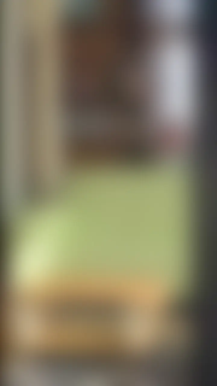 制服ハメ撮り!
またまた制服ハメ撮り入手いたしました。
今回なんですが見た目スレンダーだけどすんごい物を付けている子がいるとお話聞いてすごい興味が出てきて、制服だったことを確認して即決しました。
私も実際の動画を確認させていただきましたがシコいです。かなりシコいです!
制服が似合いすぎていて、ビックリしましたw
制服の上からでもわかる巨乳。脱いだ時の腰の肉。ハリのある尻。
何よりフェラが気持ちよさすぎて、これは3発射も納得です。
ぜひご照覧ください! (2/2)